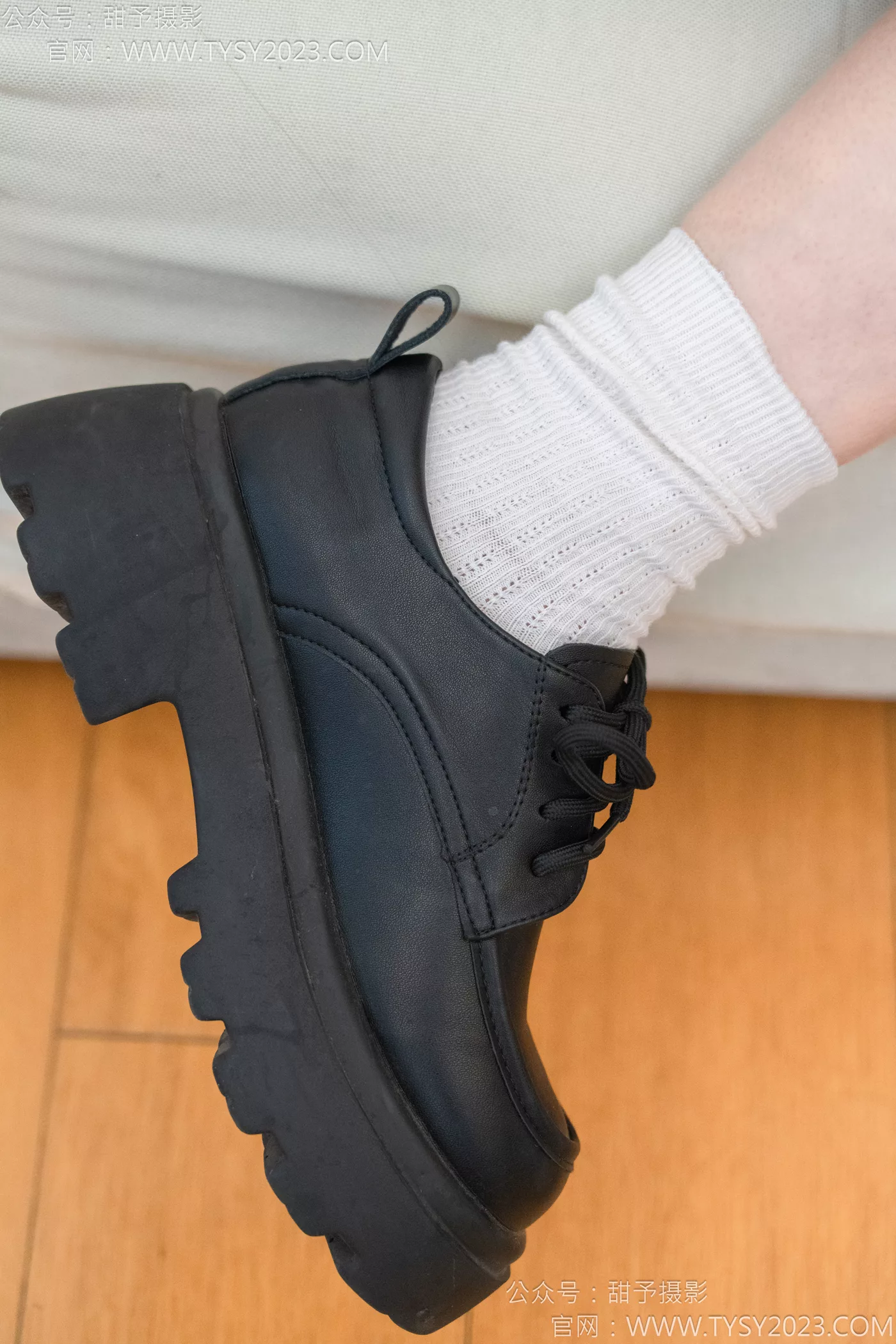 图片[34]-甜予摄影 NO.117 闺蜜-皮鞋、板鞋、双白棉袜、双裸足[141P] – 速更版-美库