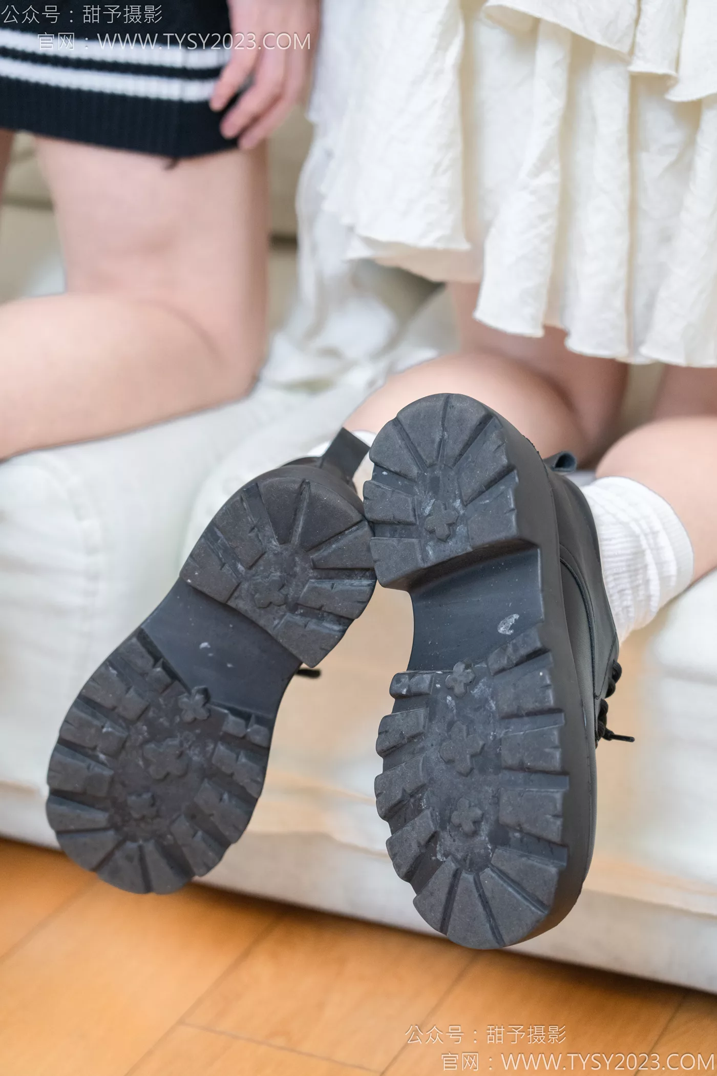图片[37]-甜予摄影 NO.117 闺蜜-皮鞋、板鞋、双白棉袜、双裸足[141P] – 速更版-美库
