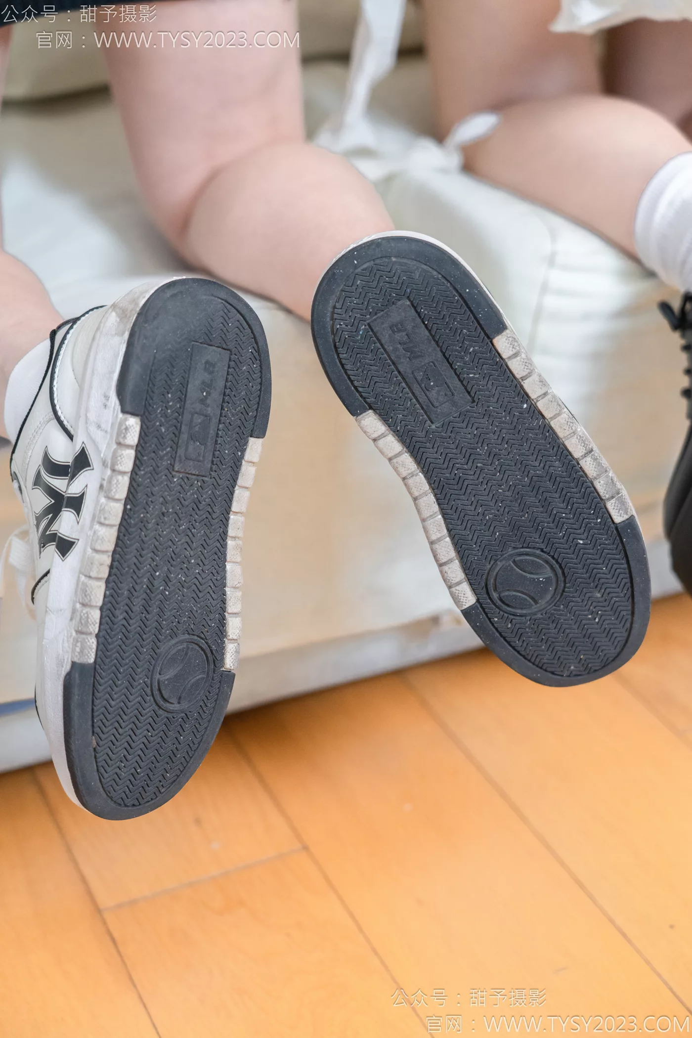 图片[38]-甜予摄影 NO.117 闺蜜-皮鞋、板鞋、双白棉袜、双裸足[141P] – 速更版-美库