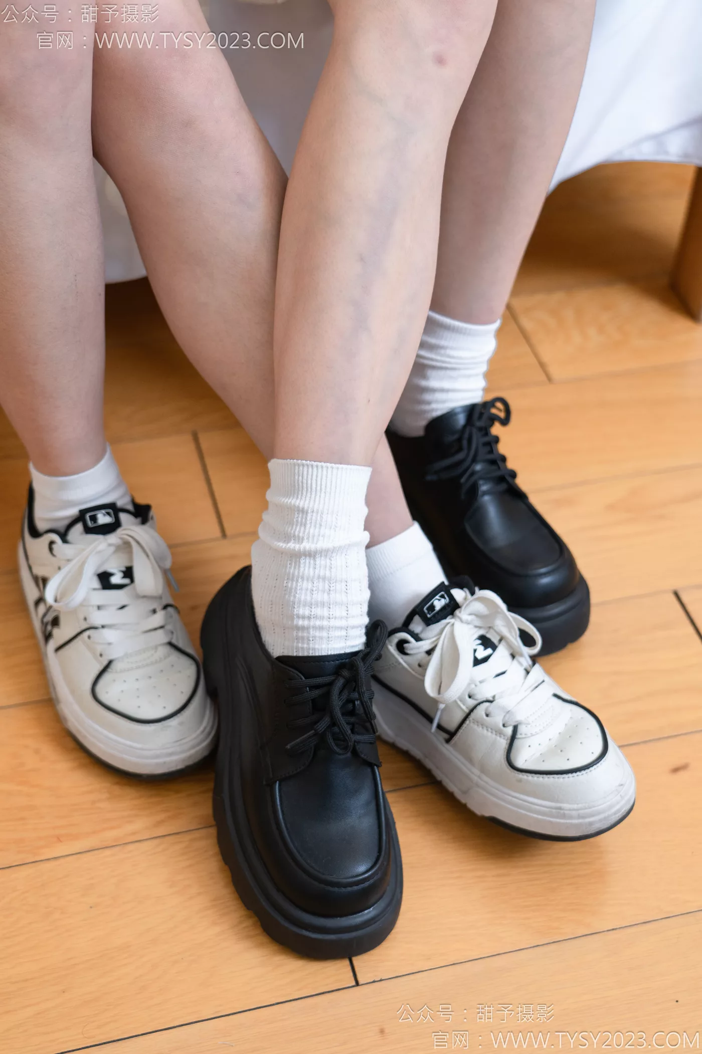 图片[41]-甜予摄影 NO.117 闺蜜-皮鞋、板鞋、双白棉袜、双裸足[141P] – 速更版-美库