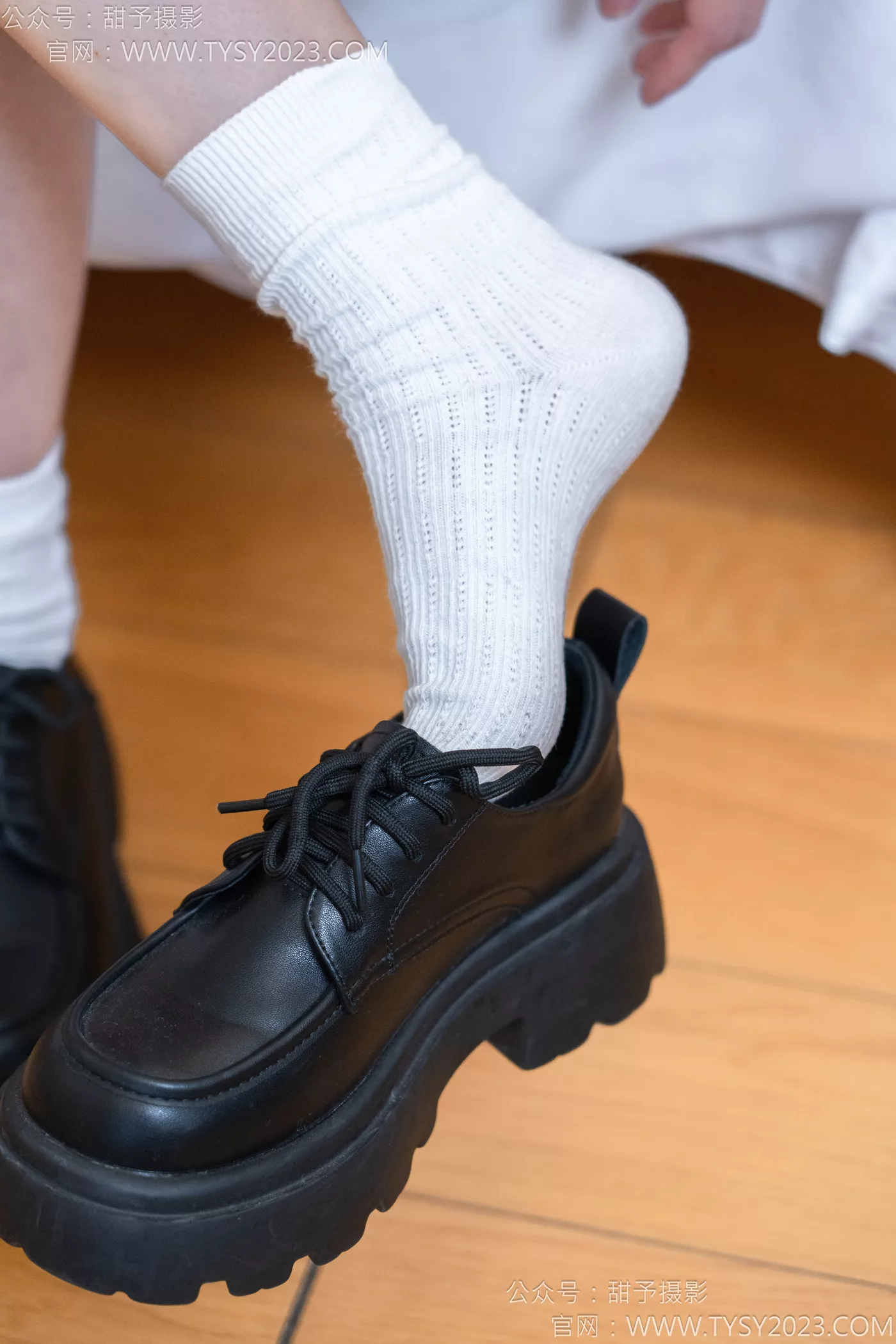 图片[45]-甜予摄影 NO.117 闺蜜-皮鞋、板鞋、双白棉袜、双裸足[141P] – 速更版-美库