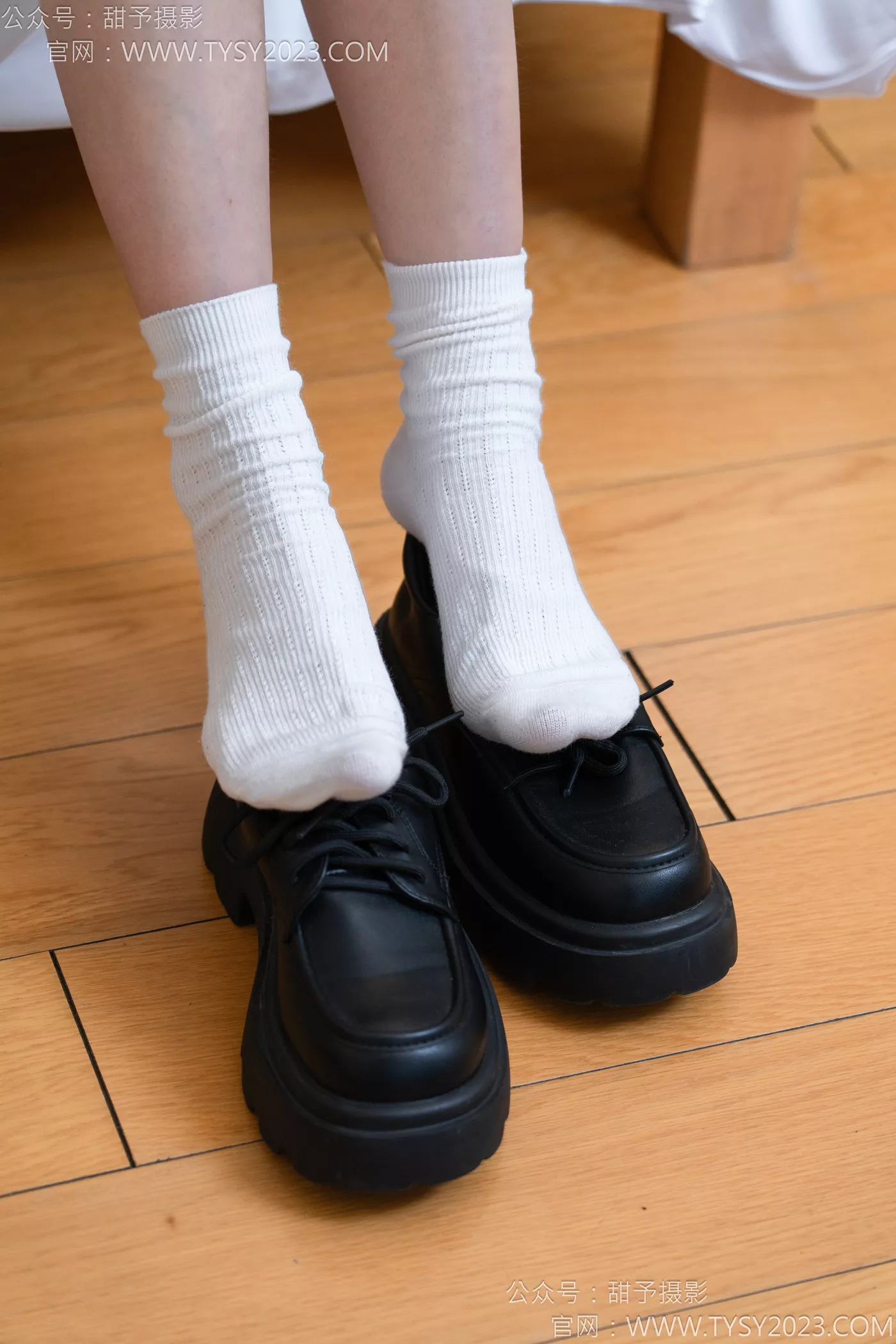 图片[50]-甜予摄影 NO.117 闺蜜-皮鞋、板鞋、双白棉袜、双裸足[141P] – 速更版-美库