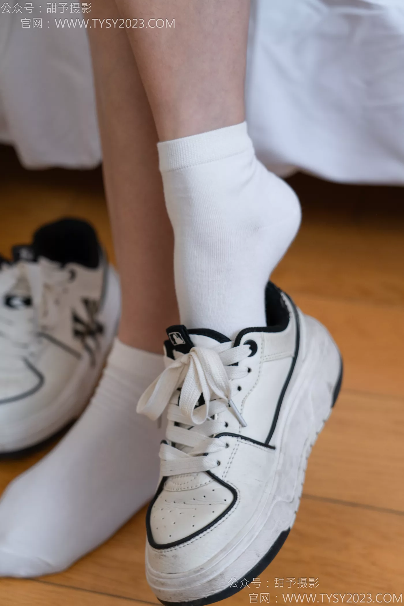 图片[56]-甜予摄影 NO.117 闺蜜-皮鞋、板鞋、双白棉袜、双裸足[141P] – 速更版-美库