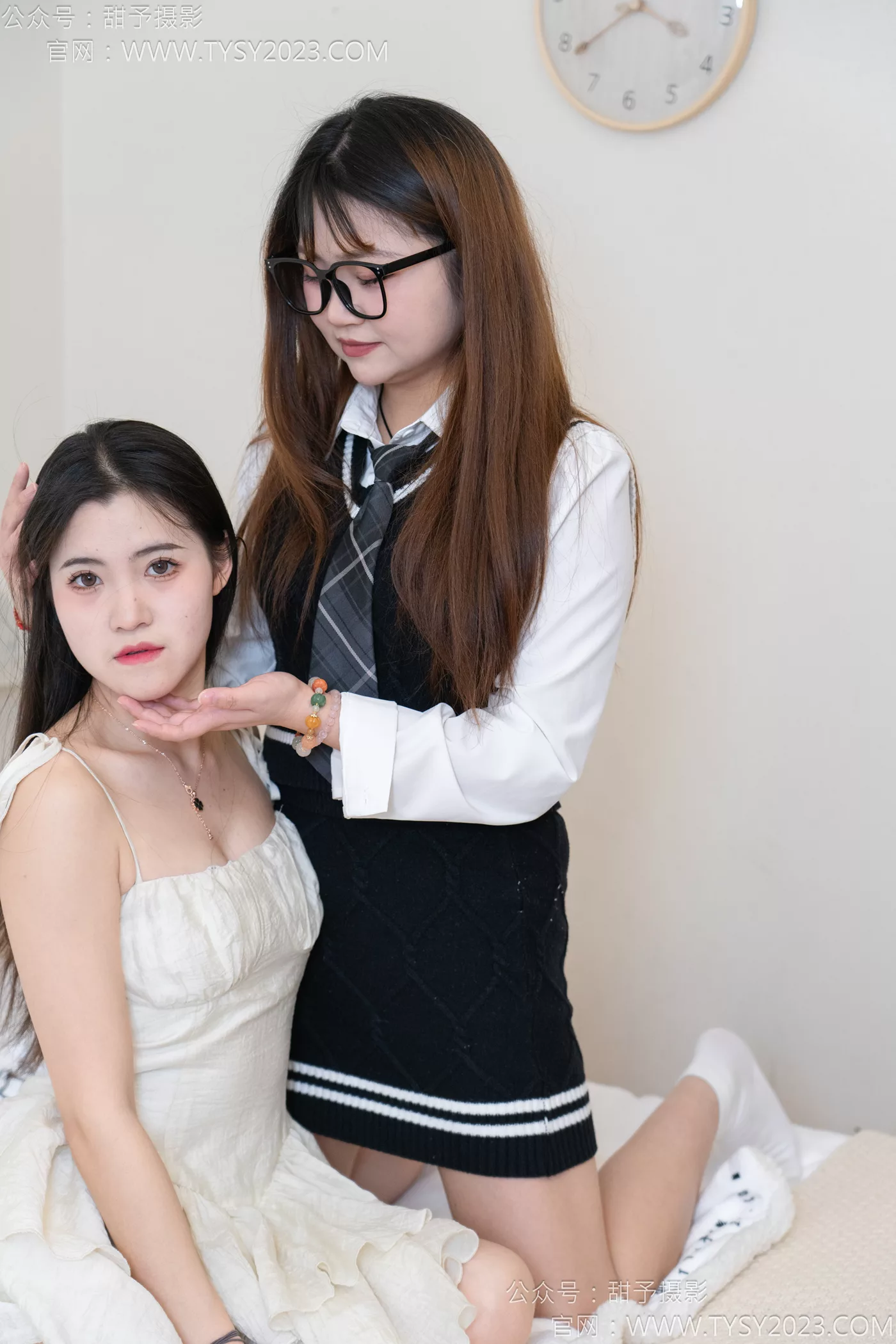 图片[61]-甜予摄影 NO.117 闺蜜-皮鞋、板鞋、双白棉袜、双裸足[141P] – 速更版-美库