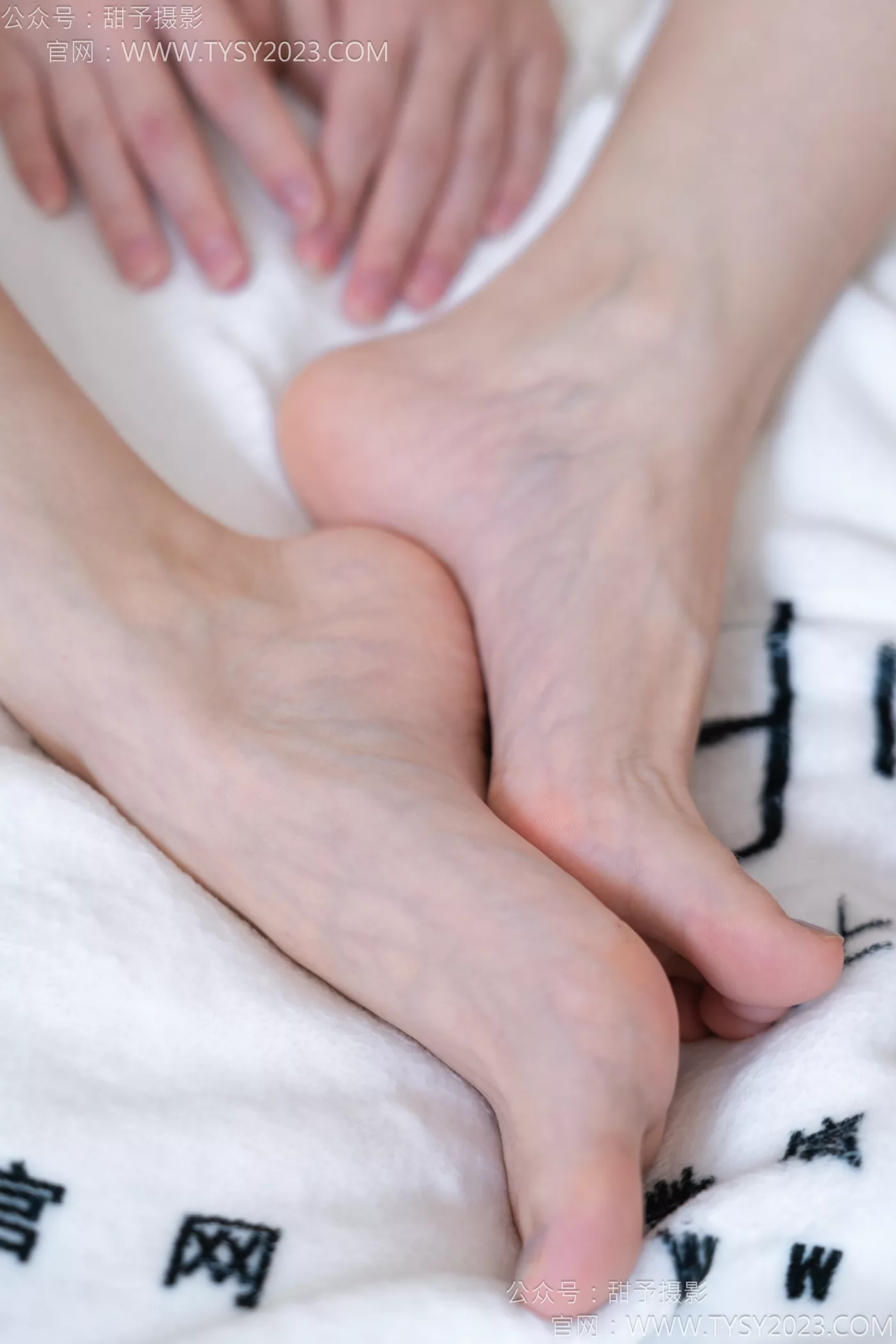 图片[117]-甜予摄影 NO.117 闺蜜-皮鞋、板鞋、双白棉袜、双裸足[141P] – 速更版-美库
