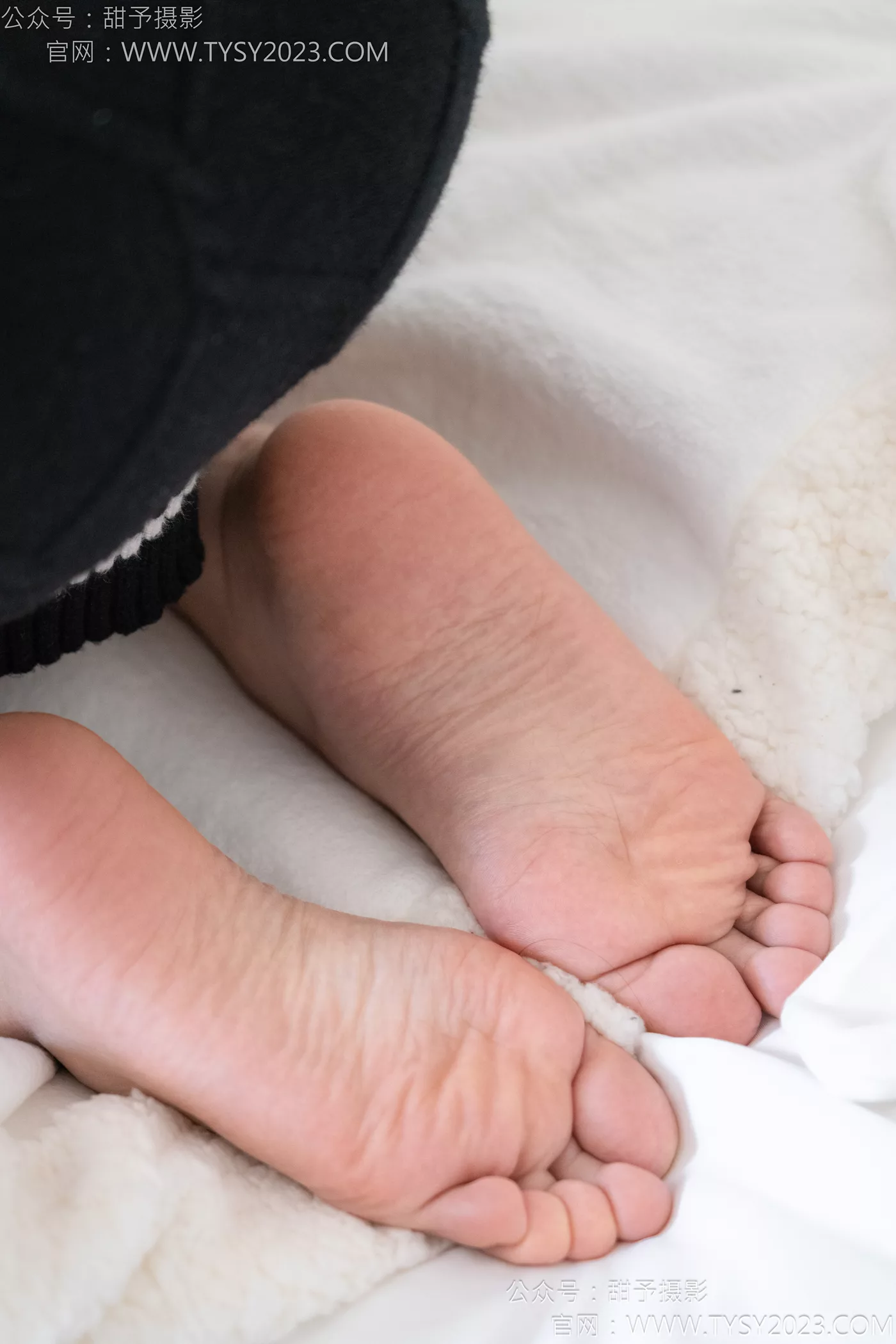 图片[132]-甜予摄影 NO.117 闺蜜-皮鞋、板鞋、双白棉袜、双裸足[141P] – 速更版-美库