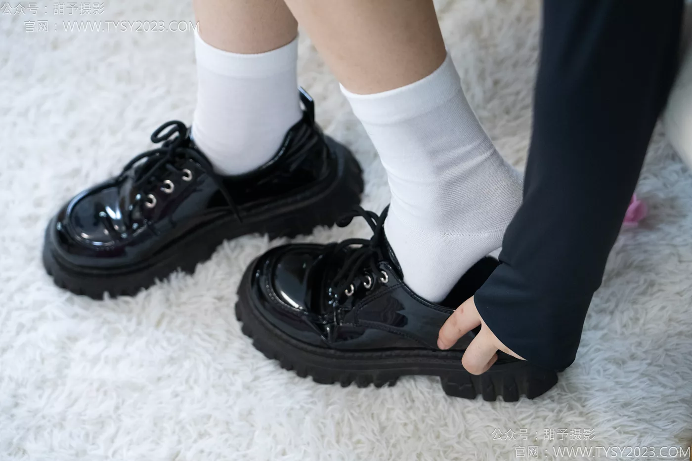 图片[31]-甜予摄影 NO.118 土豆-皮鞋、白棉袜、裸足[121P] – 速更版-美库