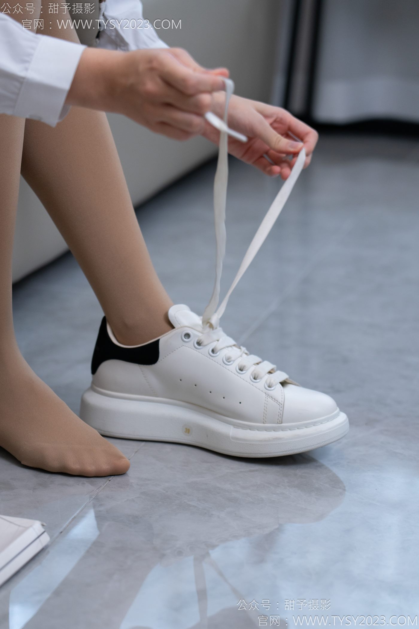 图片[70]-甜予摄影完整版-120期：思思-板鞋、高跟鞋，厚肉丝 [132P] – 速更版-美库