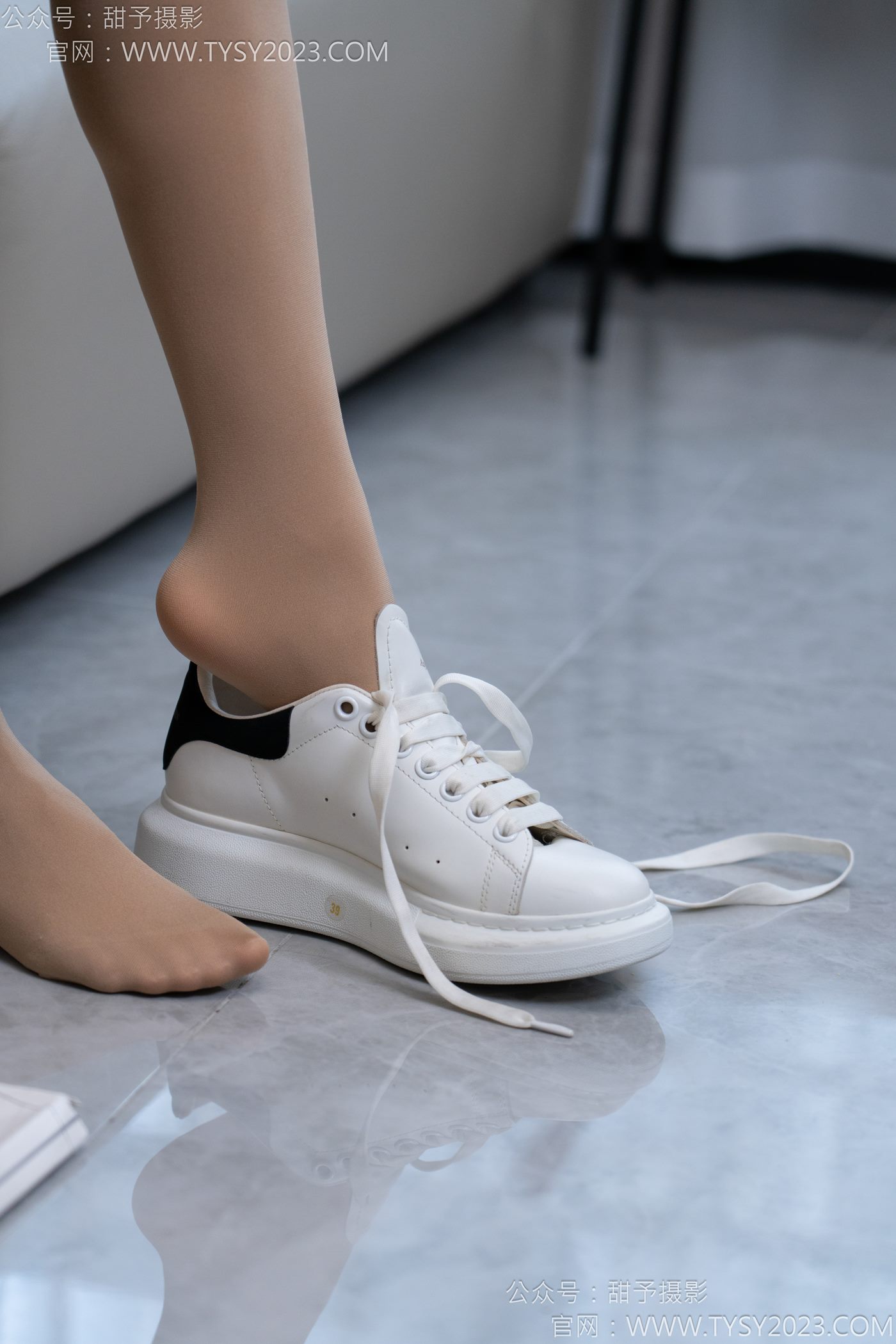 图片[72]-甜予摄影完整版-120期：思思-板鞋、高跟鞋，厚肉丝 [132P] – 速更版-美库
