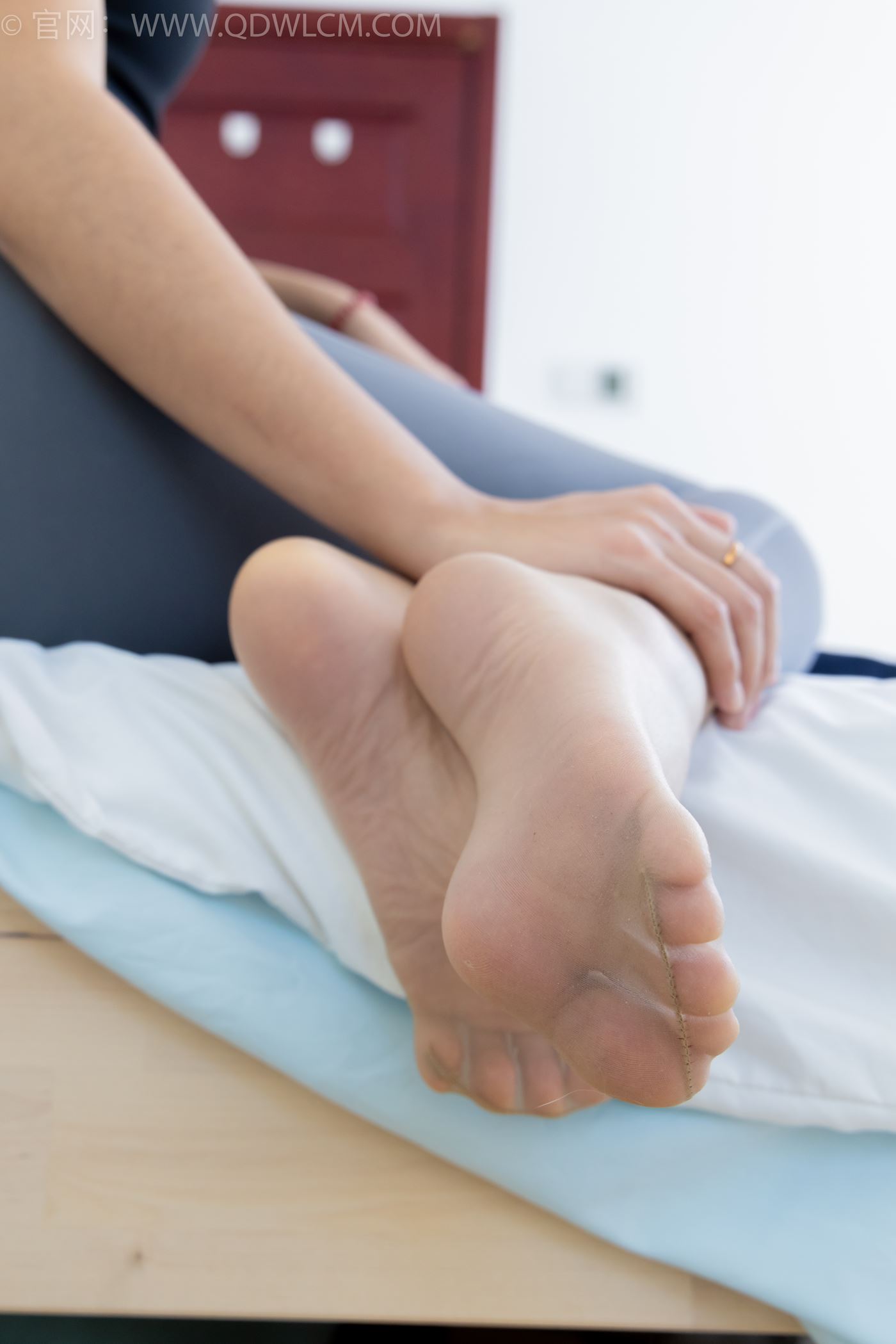 图片[136]-物恋传媒 NO.2231 菜菜&岚岚-高跟长靴、板鞋、裤里丝、白棉袜、油亮肉丝、黑丝[150P] – 速更版-美库