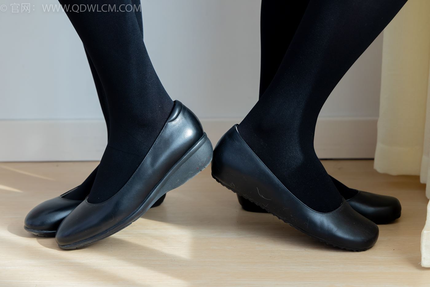 图片[12]-物恋传媒 NO.2232 恬恬&樱桃-皮鞋、厚黑丝、裸足、空姐制服[150P] – 速更版-美库