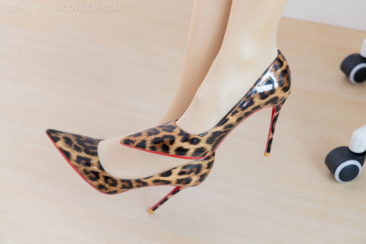 图片[148]-物恋传媒 NO.2235 小竹-高跟鞋、油亮肉丝[149P] – 速更版-美库