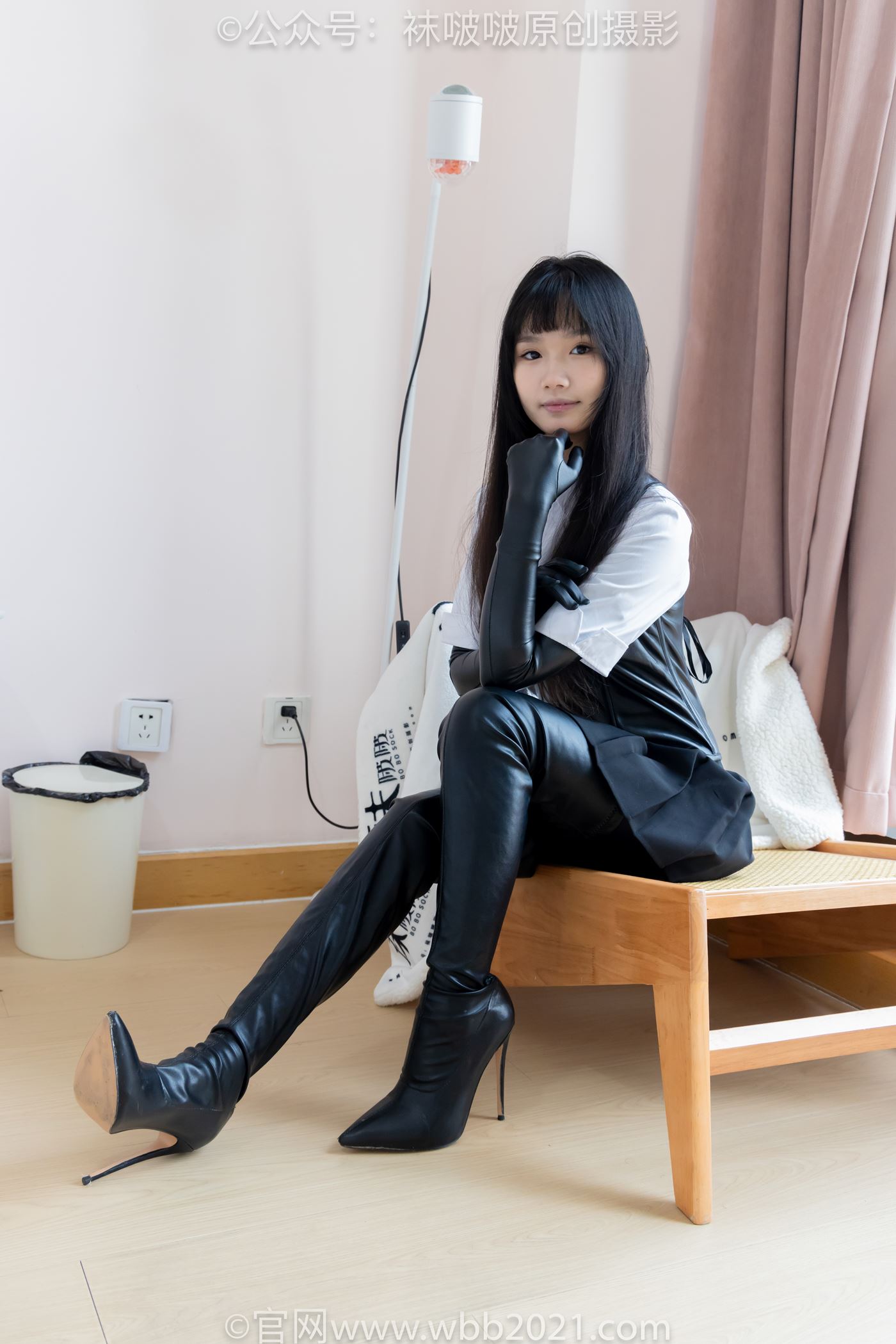 图片[13]-[BoBoSocks袜啵啵]NO.499 甜甜圈-高跟长靴、踩脚裤、厚黑丝五指袜、黑皮手套、裤里丝[144P] – 速更版-美库