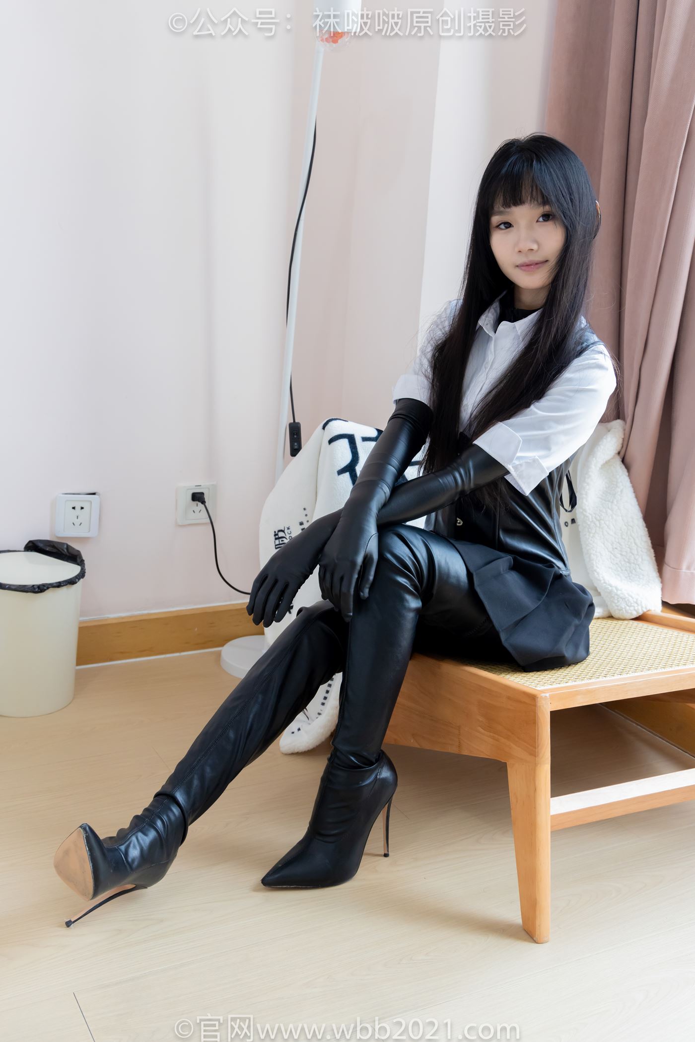 图片[15]-[BoBoSocks袜啵啵]NO.499 甜甜圈-高跟长靴、踩脚裤、厚黑丝五指袜、黑皮手套、裤里丝[144P] – 速更版-美库