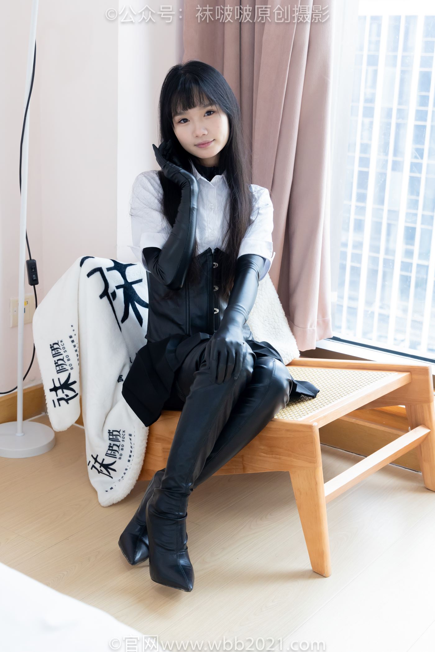 图片[21]-[BoBoSocks袜啵啵]NO.499 甜甜圈-高跟长靴、踩脚裤、厚黑丝五指袜、黑皮手套、裤里丝[144P] – 速更版-美库