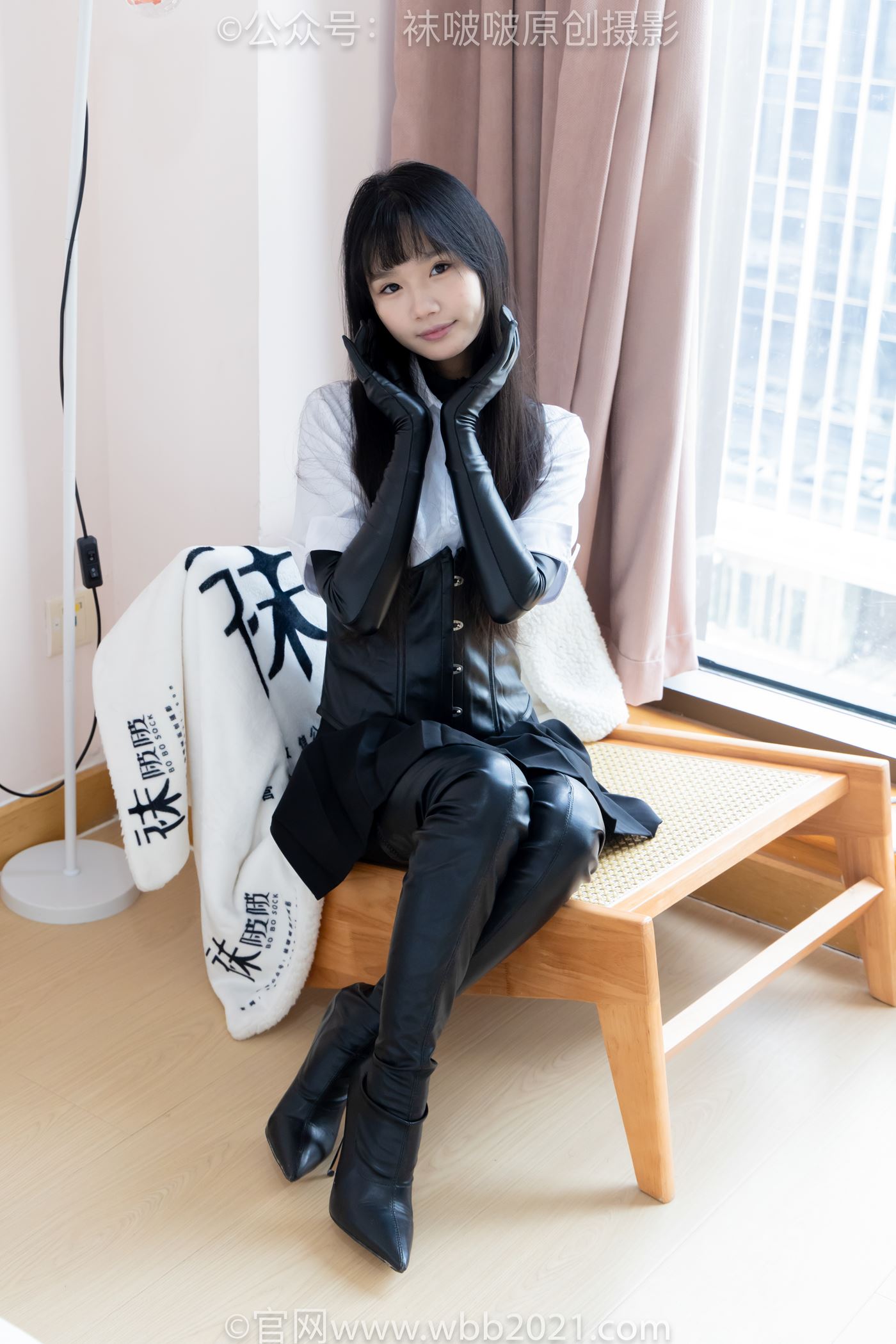 图片[22]-[BoBoSocks袜啵啵]NO.499 甜甜圈-高跟长靴、踩脚裤、厚黑丝五指袜、黑皮手套、裤里丝[144P] – 速更版-美库