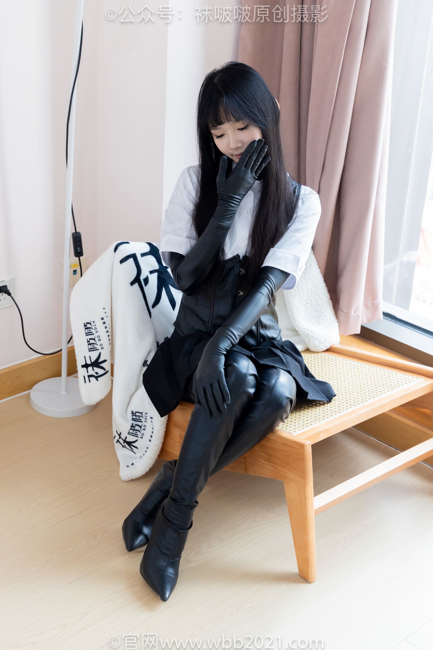 图片[23]-[BoBoSocks袜啵啵]NO.499 甜甜圈-高跟长靴、踩脚裤、厚黑丝五指袜、黑皮手套、裤里丝[144P] – 速更版-美库