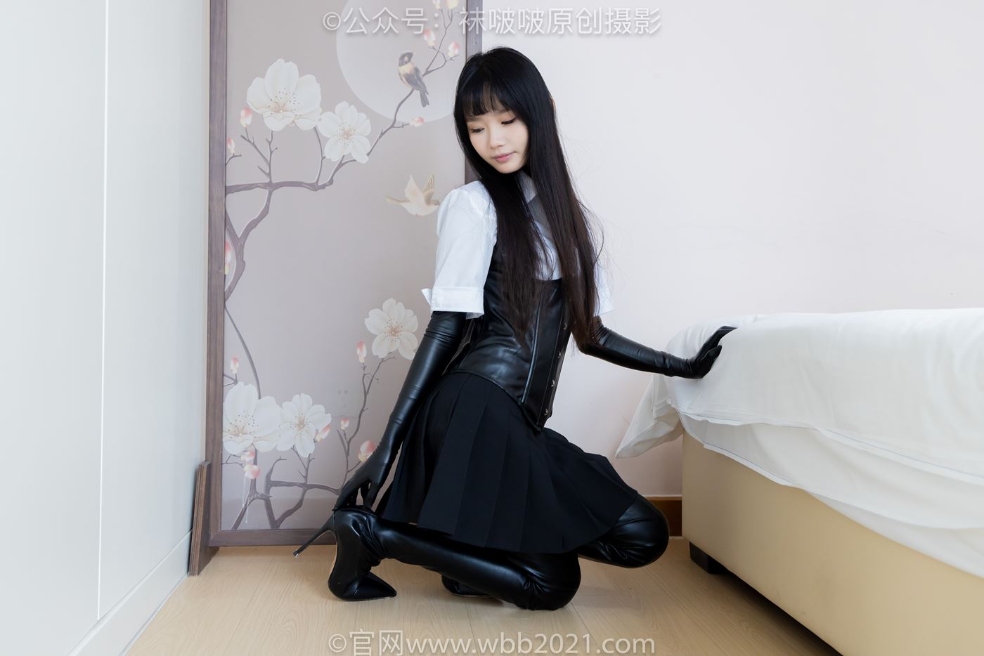 图片[41]-[BoBoSocks袜啵啵]NO.499 甜甜圈-高跟长靴、踩脚裤、厚黑丝五指袜、黑皮手套、裤里丝[144P] – 速更版-美库