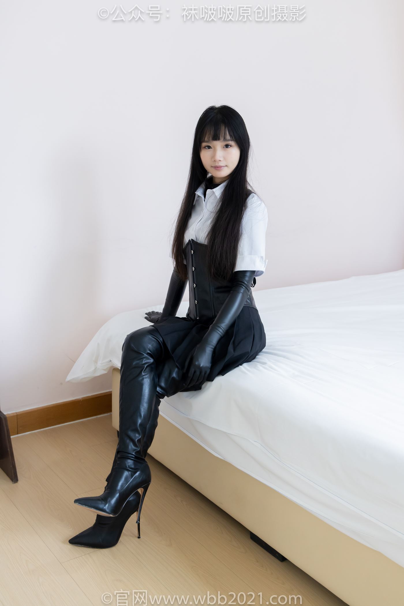 图片[48]-[BoBoSocks袜啵啵]NO.499 甜甜圈-高跟长靴、踩脚裤、厚黑丝五指袜、黑皮手套、裤里丝[144P] – 速更版-美库