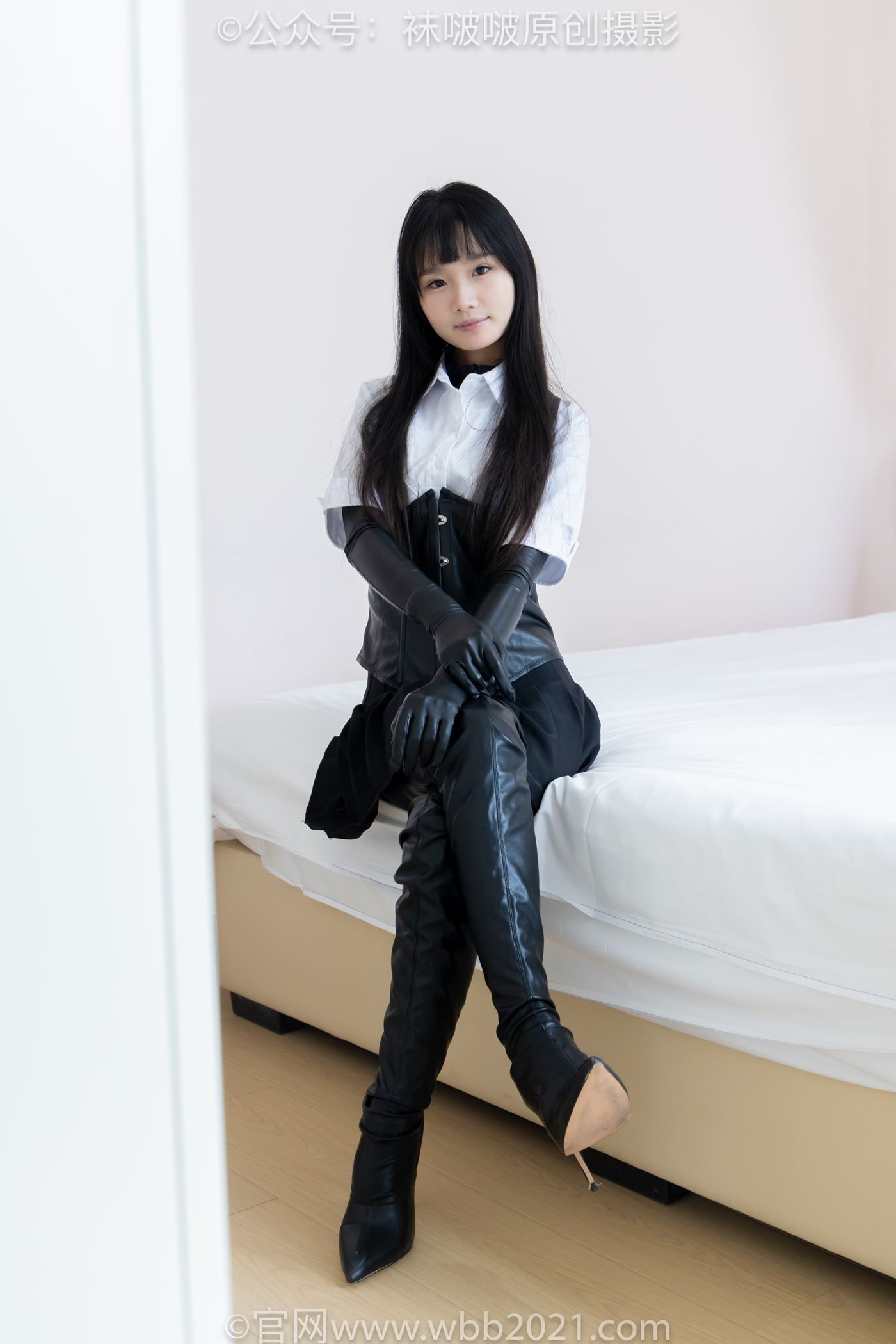 图片[49]-[BoBoSocks袜啵啵]NO.499 甜甜圈-高跟长靴、踩脚裤、厚黑丝五指袜、黑皮手套、裤里丝[144P] – 速更版-美库