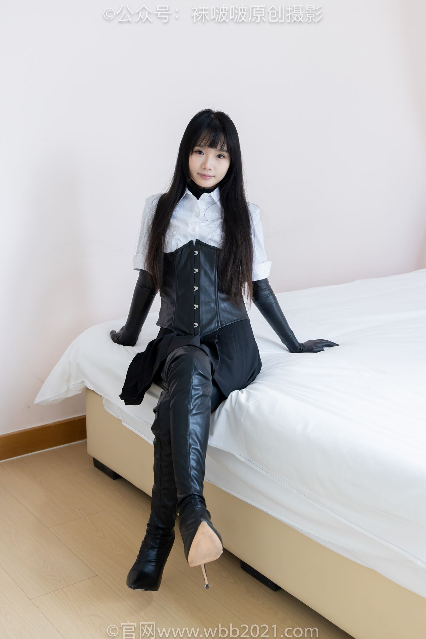 图片[51]-[BoBoSocks袜啵啵]NO.499 甜甜圈-高跟长靴、踩脚裤、厚黑丝五指袜、黑皮手套、裤里丝[144P] – 速更版-美库