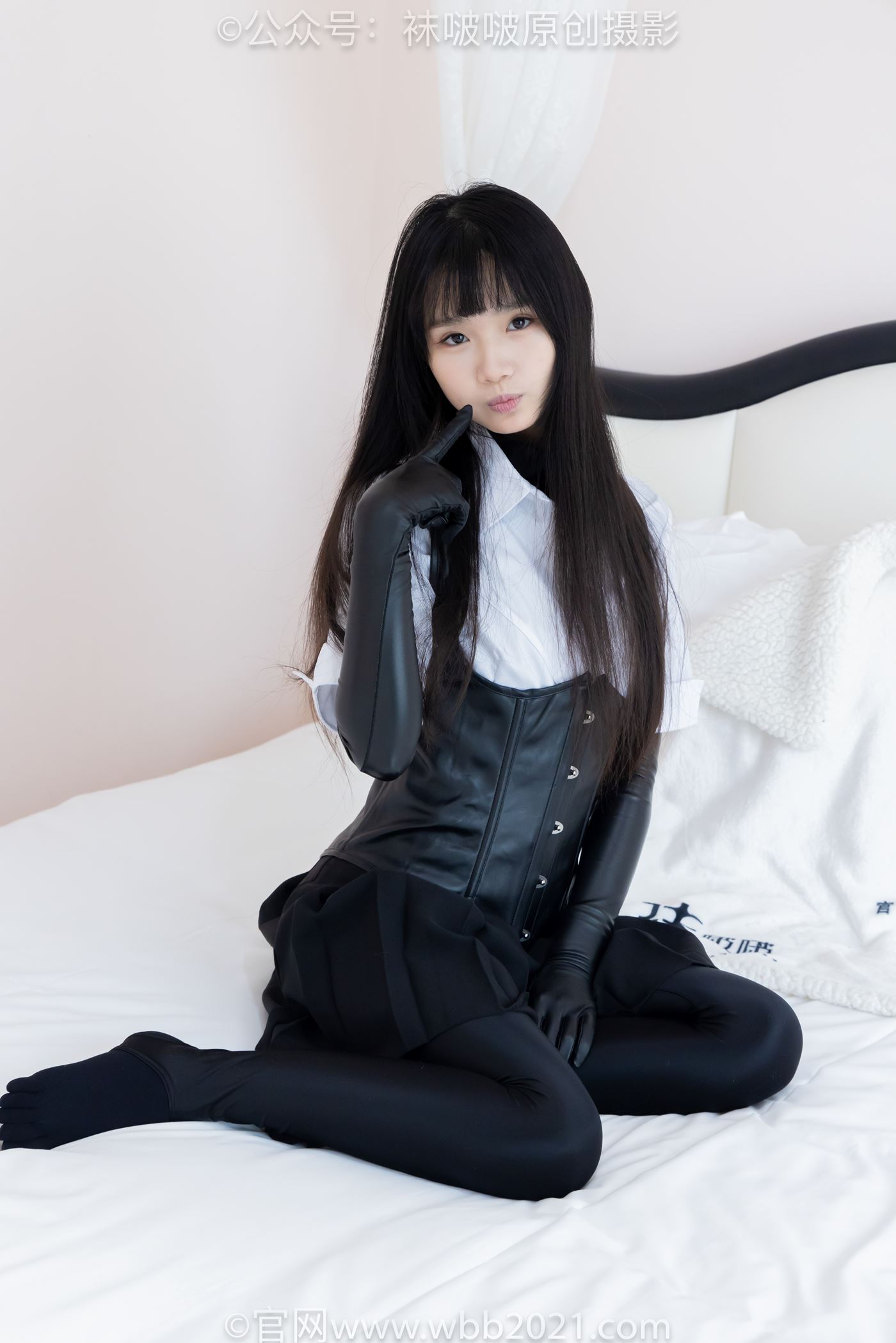 图片[61]-[BoBoSocks袜啵啵]NO.499 甜甜圈-高跟长靴、踩脚裤、厚黑丝五指袜、黑皮手套、裤里丝[144P] – 速更版-美库