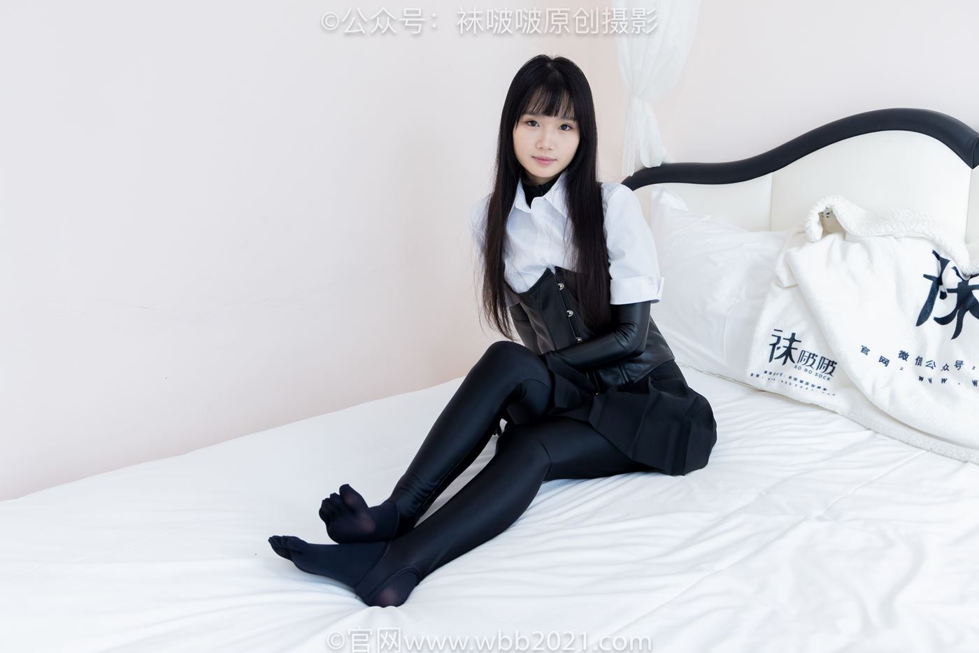 图片[76]-[BoBoSocks袜啵啵]NO.499 甜甜圈-高跟长靴、踩脚裤、厚黑丝五指袜、黑皮手套、裤里丝[144P] – 速更版-美库