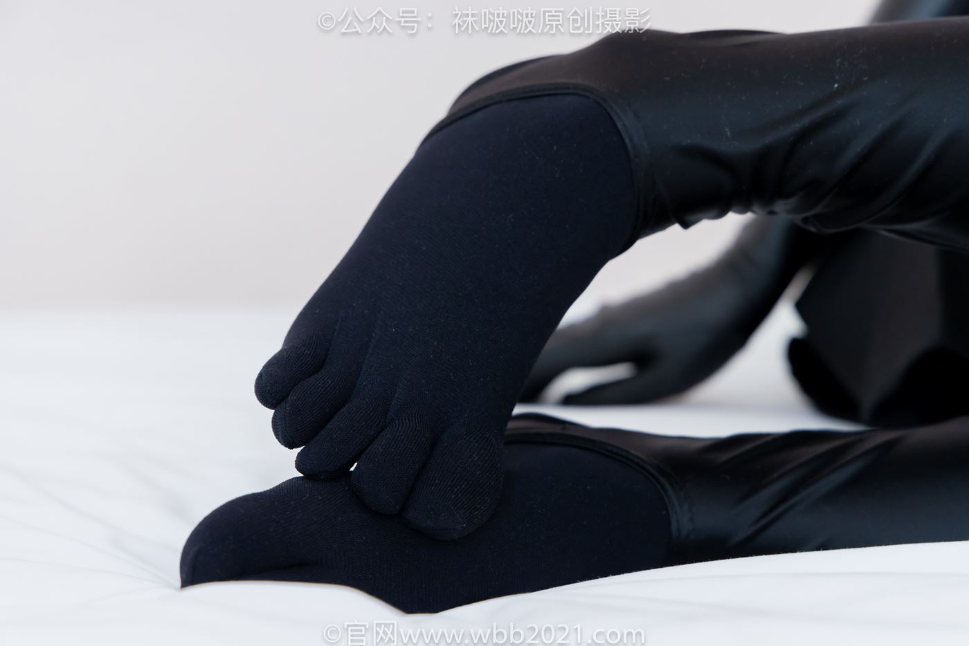 图片[88]-[BoBoSocks袜啵啵]NO.499 甜甜圈-高跟长靴、踩脚裤、厚黑丝五指袜、黑皮手套、裤里丝[144P] – 速更版-美库