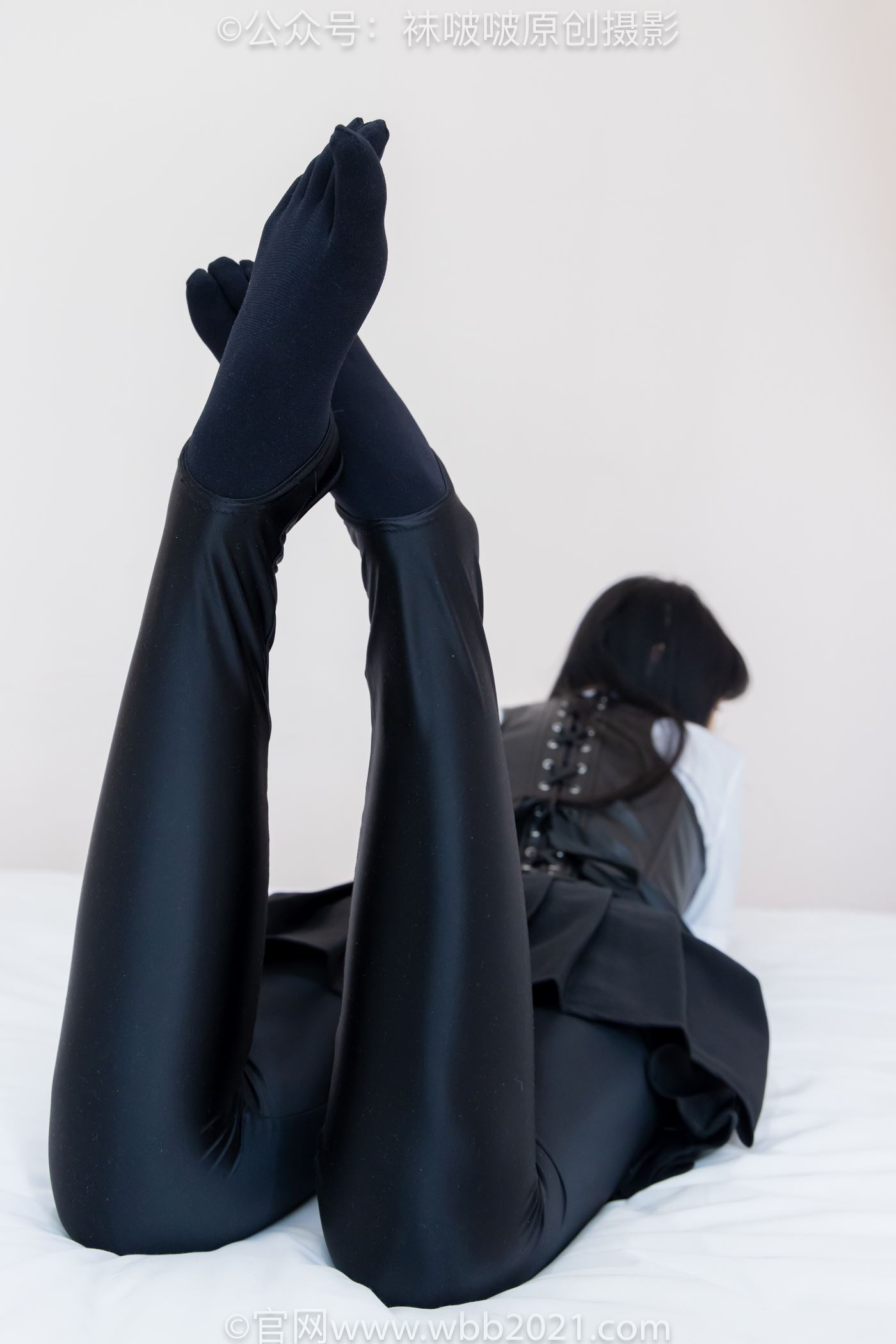 图片[96]-[BoBoSocks袜啵啵]NO.499 甜甜圈-高跟长靴、踩脚裤、厚黑丝五指袜、黑皮手套、裤里丝[144P] – 速更版-美库