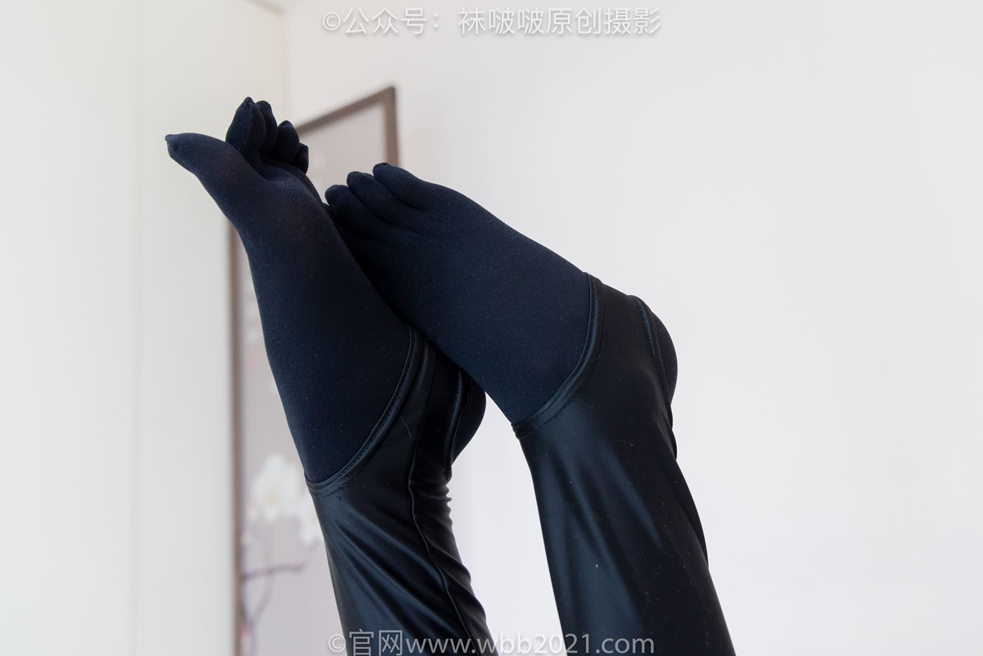 图片[97]-[BoBoSocks袜啵啵]NO.499 甜甜圈-高跟长靴、踩脚裤、厚黑丝五指袜、黑皮手套、裤里丝[144P] – 速更版-美库