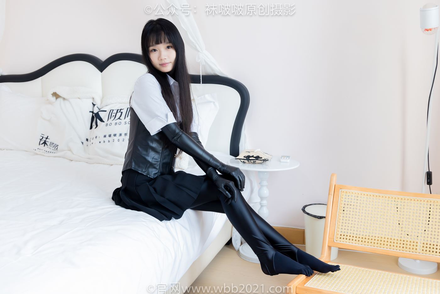 图片[109]-[BoBoSocks袜啵啵]NO.499 甜甜圈-高跟长靴、踩脚裤、厚黑丝五指袜、黑皮手套、裤里丝[144P] – 速更版-美库