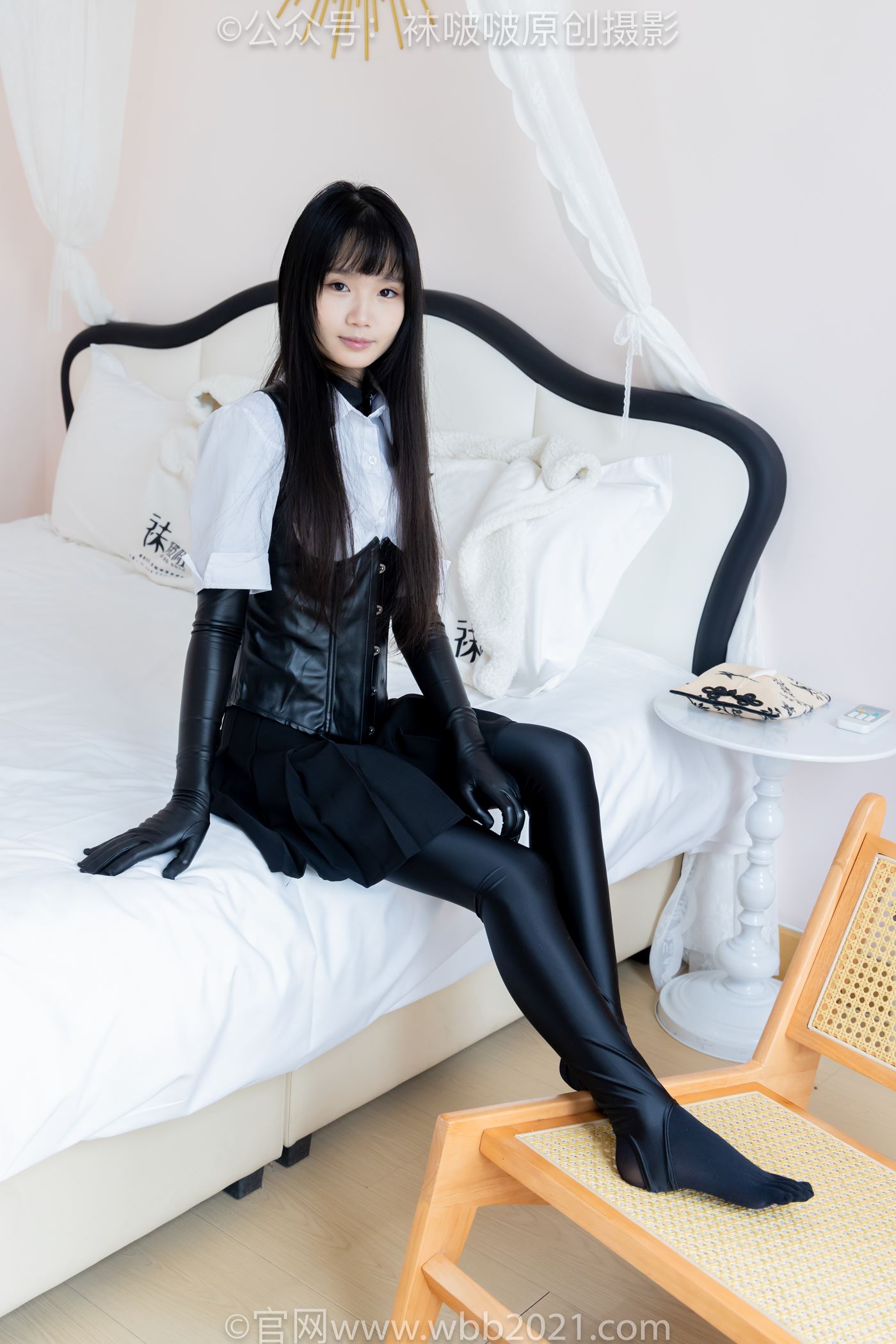 图片[110]-[BoBoSocks袜啵啵]NO.499 甜甜圈-高跟长靴、踩脚裤、厚黑丝五指袜、黑皮手套、裤里丝[144P] – 速更版-美库