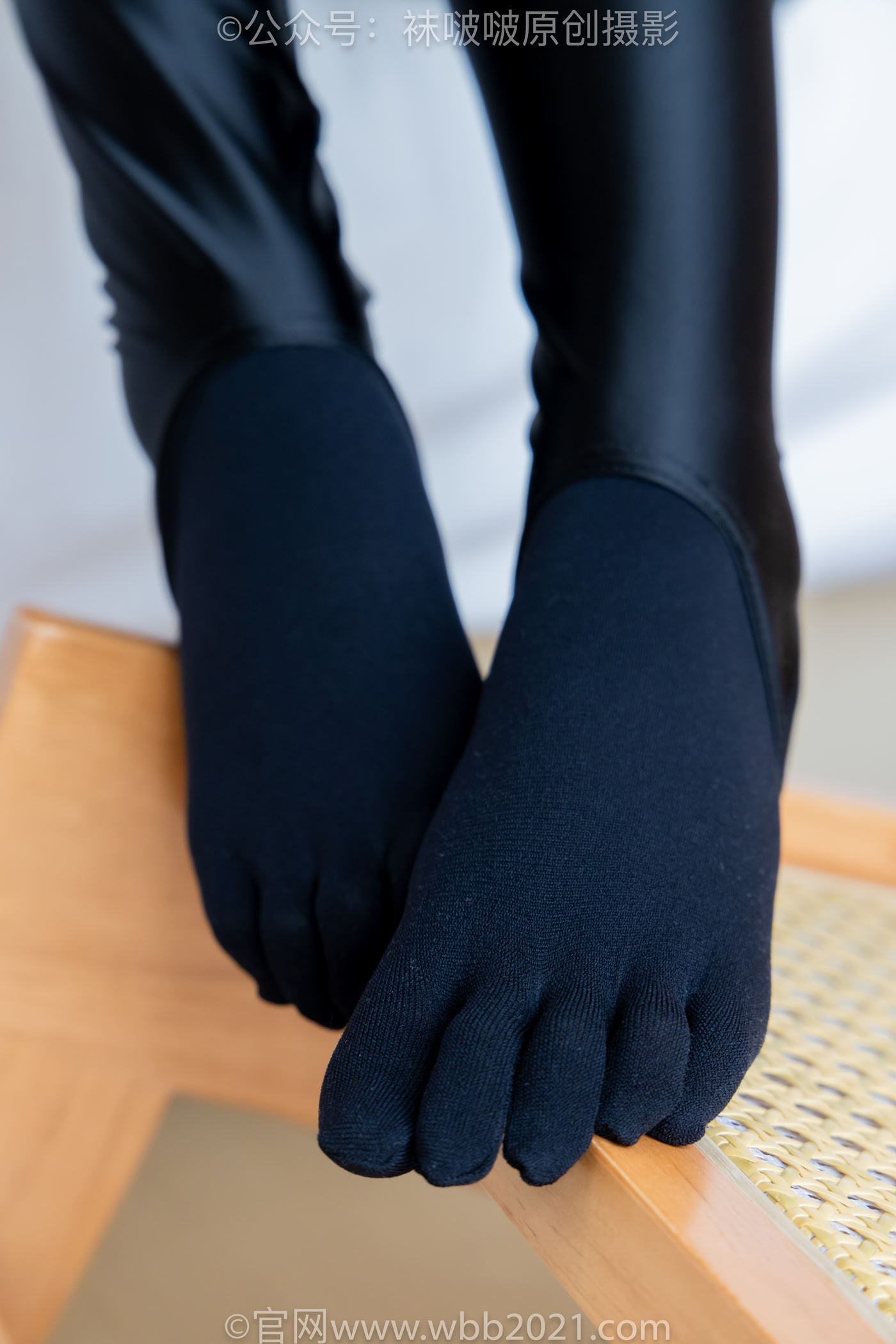 图片[117]-[BoBoSocks袜啵啵]NO.499 甜甜圈-高跟长靴、踩脚裤、厚黑丝五指袜、黑皮手套、裤里丝[144P] – 速更版-美库