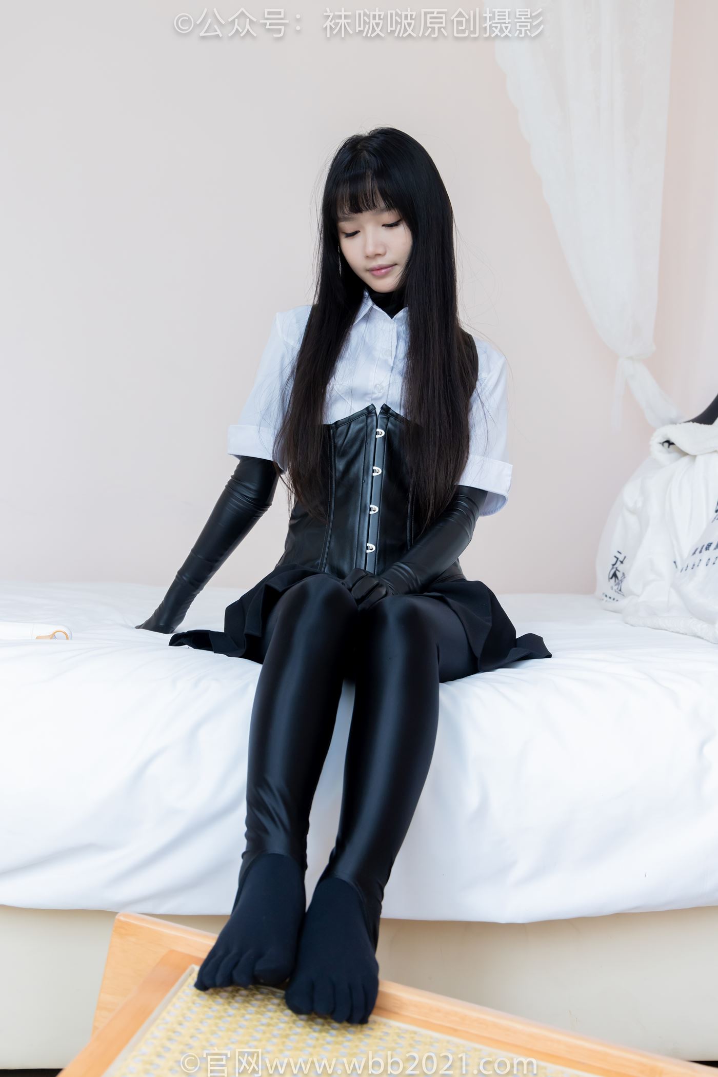 图片[130]-[BoBoSocks袜啵啵]NO.499 甜甜圈-高跟长靴、踩脚裤、厚黑丝五指袜、黑皮手套、裤里丝[144P] – 速更版-美库