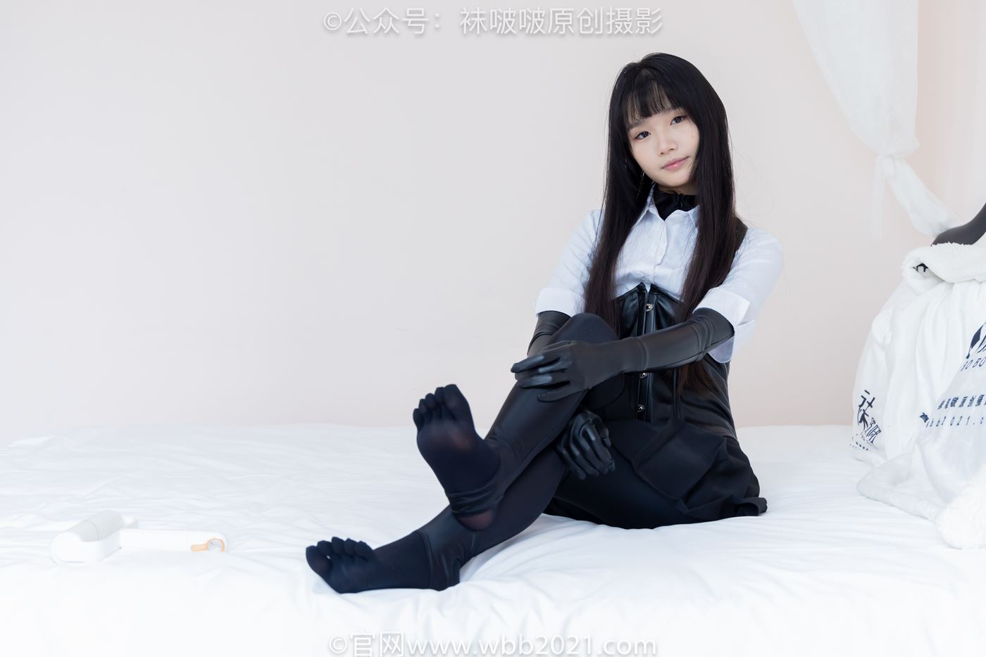 图片[140]-[BoBoSocks袜啵啵]NO.499 甜甜圈-高跟长靴、踩脚裤、厚黑丝五指袜、黑皮手套、裤里丝[144P] – 速更版-美库