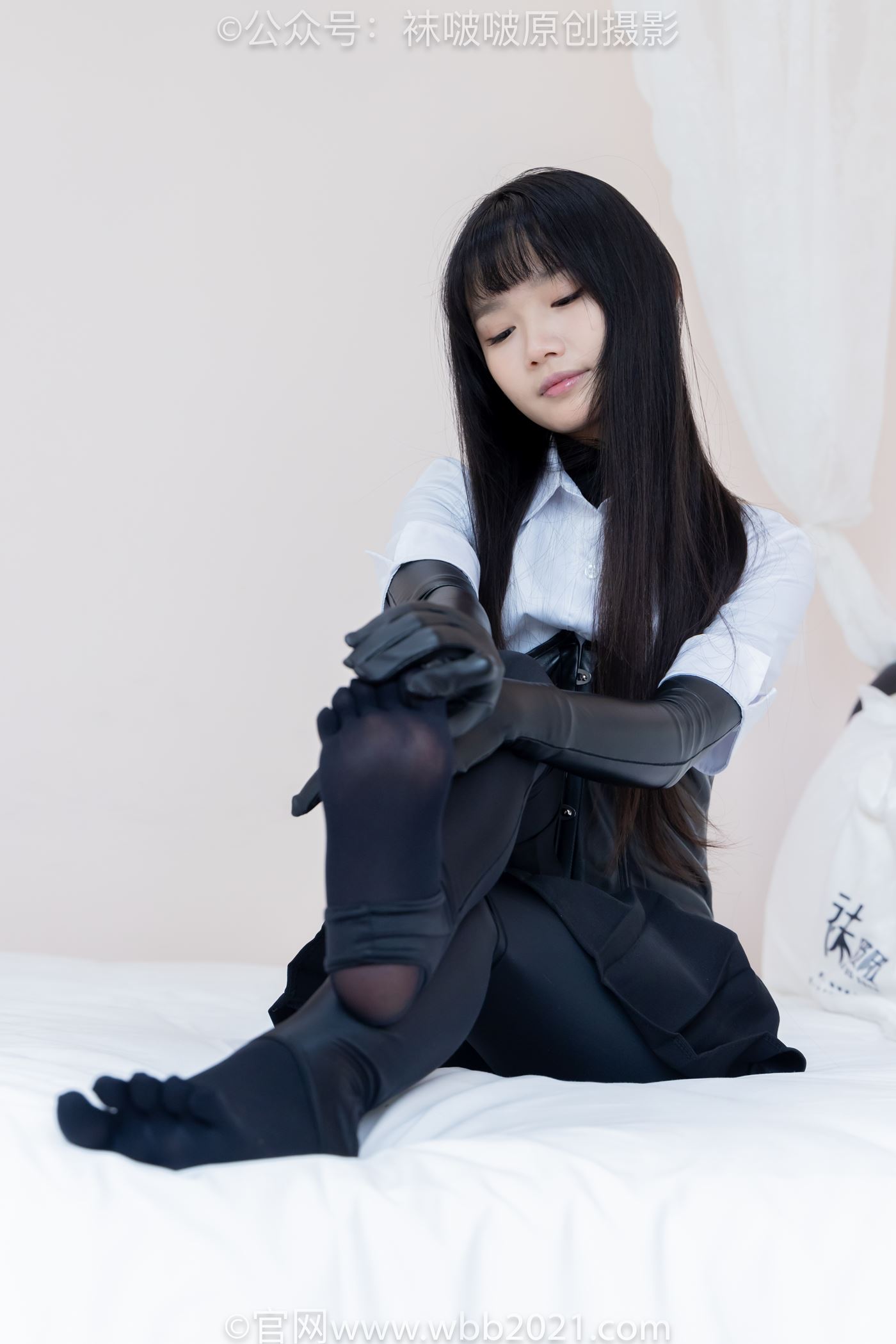 图片[142]-[BoBoSocks袜啵啵]NO.499 甜甜圈-高跟长靴、踩脚裤、厚黑丝五指袜、黑皮手套、裤里丝[144P] – 速更版-美库