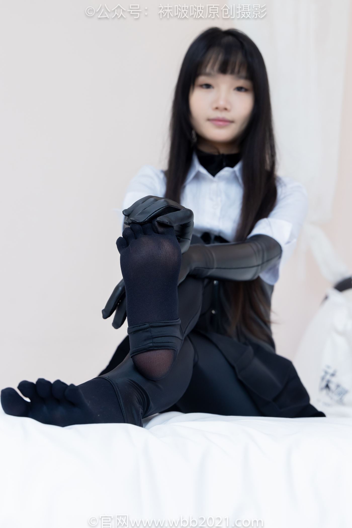 图片[143]-[BoBoSocks袜啵啵]NO.499 甜甜圈-高跟长靴、踩脚裤、厚黑丝五指袜、黑皮手套、裤里丝[144P] – 速更版-美库