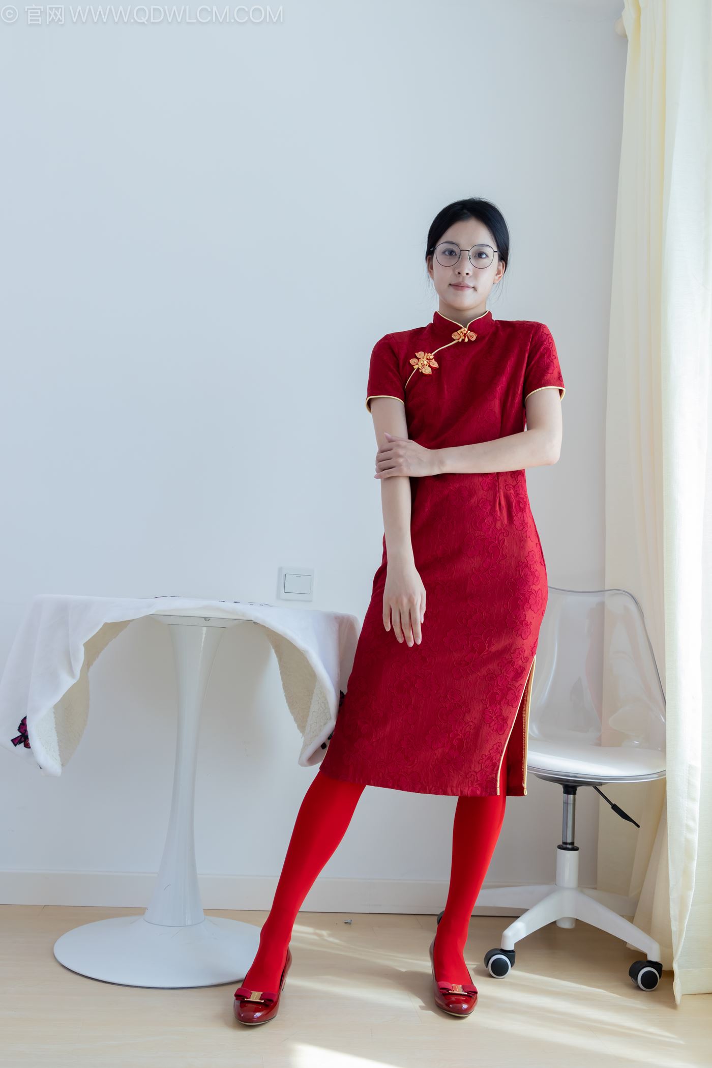 图片[11]-物恋传媒 NO.2236 茯苓-红色低跟鞋、厚款红色丝、皮筋绑脚老头乐挠脚剧情[96P] – 速更版-美库