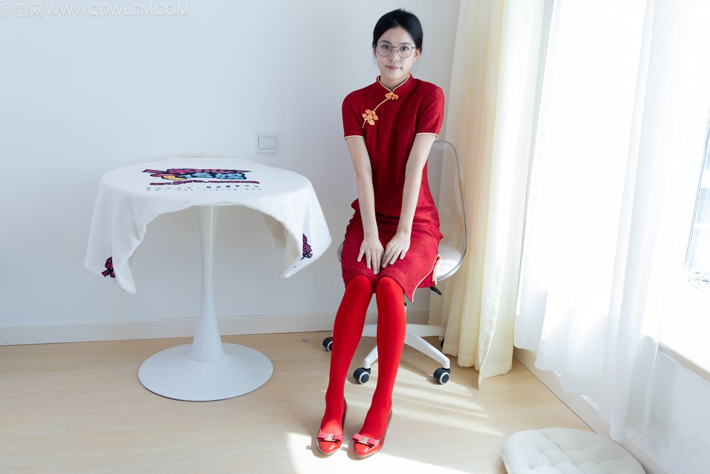 图片[15]-物恋传媒 NO.2236 茯苓-红色低跟鞋、厚款红色丝、皮筋绑脚老头乐挠脚剧情[96P] – 速更版-美库