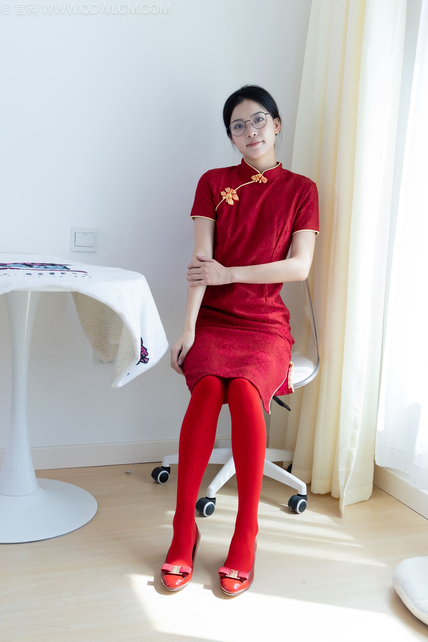 图片[18]-物恋传媒 NO.2236 茯苓-红色低跟鞋、厚款红色丝、皮筋绑脚老头乐挠脚剧情[96P] – 速更版-美库