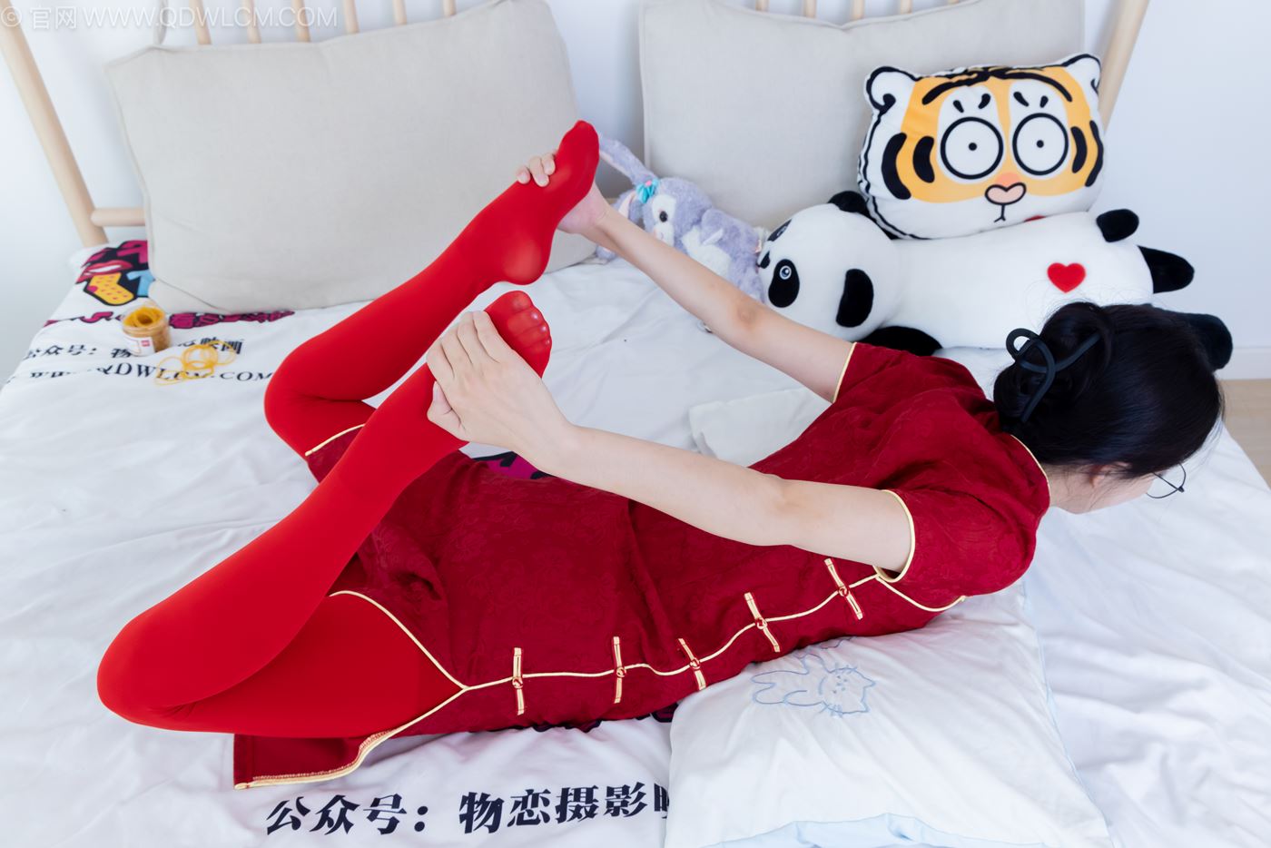 图片[35]-物恋传媒 NO.2236 茯苓-红色低跟鞋、厚款红色丝、皮筋绑脚老头乐挠脚剧情[96P] – 速更版-美库