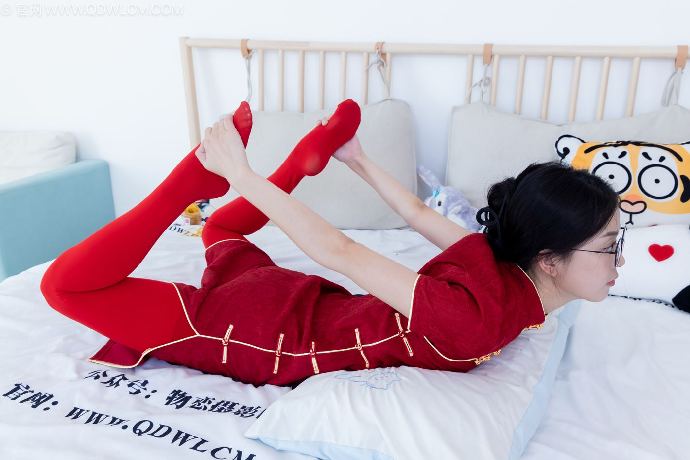 图片[36]-物恋传媒 NO.2236 茯苓-红色低跟鞋、厚款红色丝、皮筋绑脚老头乐挠脚剧情[96P] – 速更版-美库