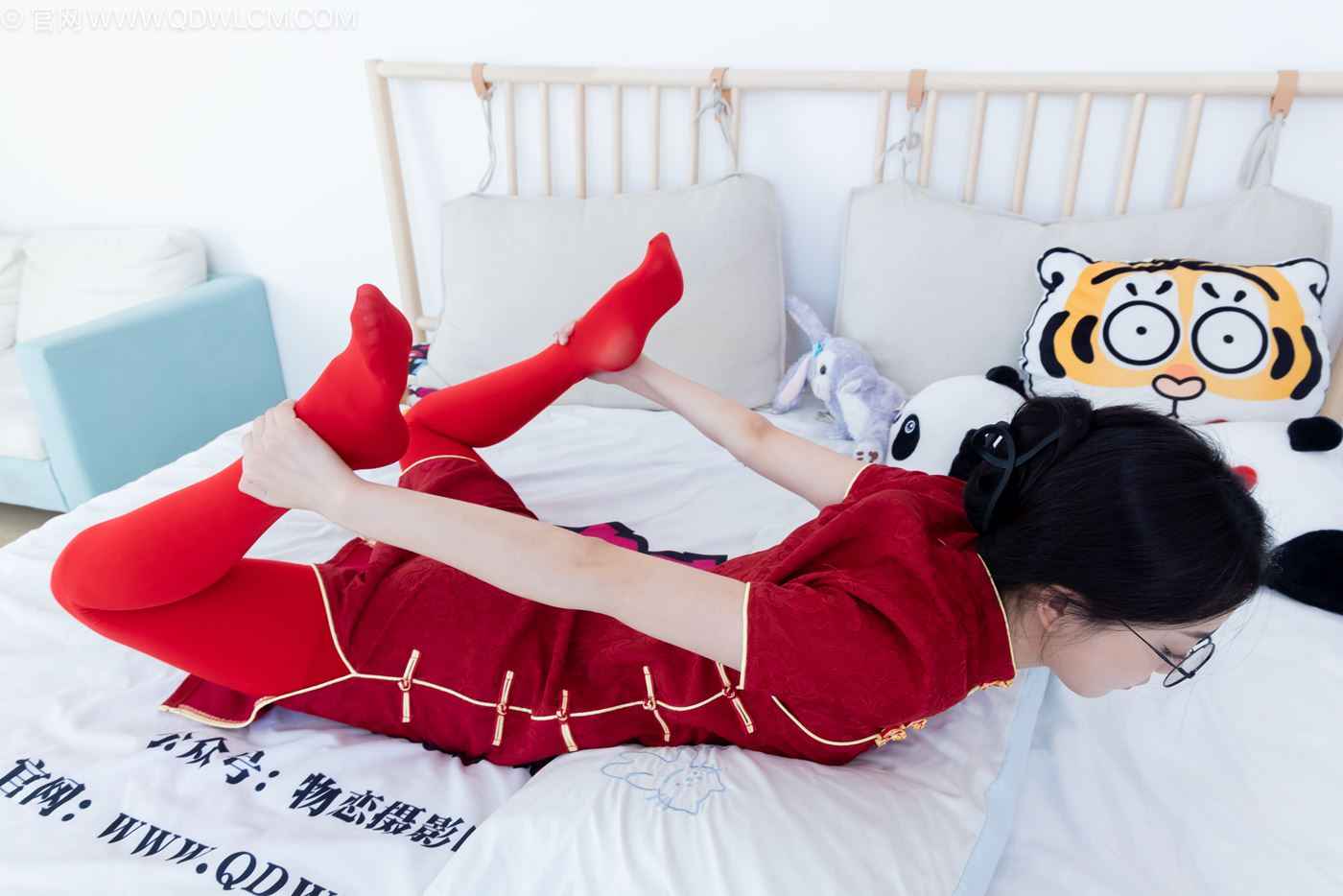 图片[38]-物恋传媒 NO.2236 茯苓-红色低跟鞋、厚款红色丝、皮筋绑脚老头乐挠脚剧情[96P] – 速更版-美库