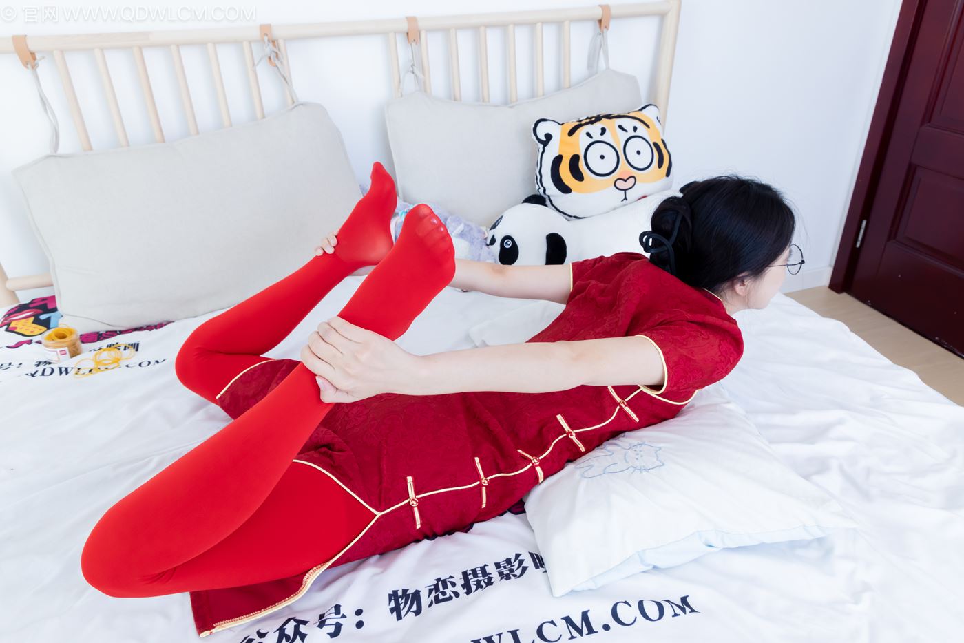 图片[41]-物恋传媒 NO.2236 茯苓-红色低跟鞋、厚款红色丝、皮筋绑脚老头乐挠脚剧情[96P] – 速更版-美库