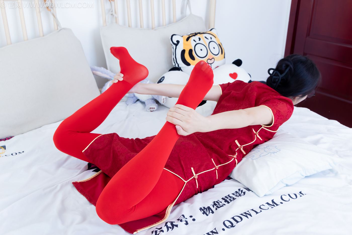 图片[43]-物恋传媒 NO.2236 茯苓-红色低跟鞋、厚款红色丝、皮筋绑脚老头乐挠脚剧情[96P] – 速更版-美库