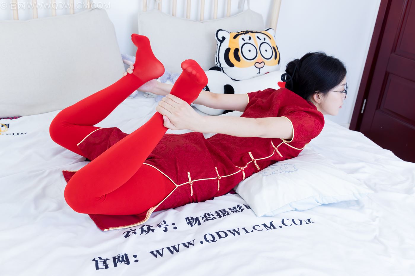 图片[46]-物恋传媒 NO.2236 茯苓-红色低跟鞋、厚款红色丝、皮筋绑脚老头乐挠脚剧情[96P] – 速更版-美库