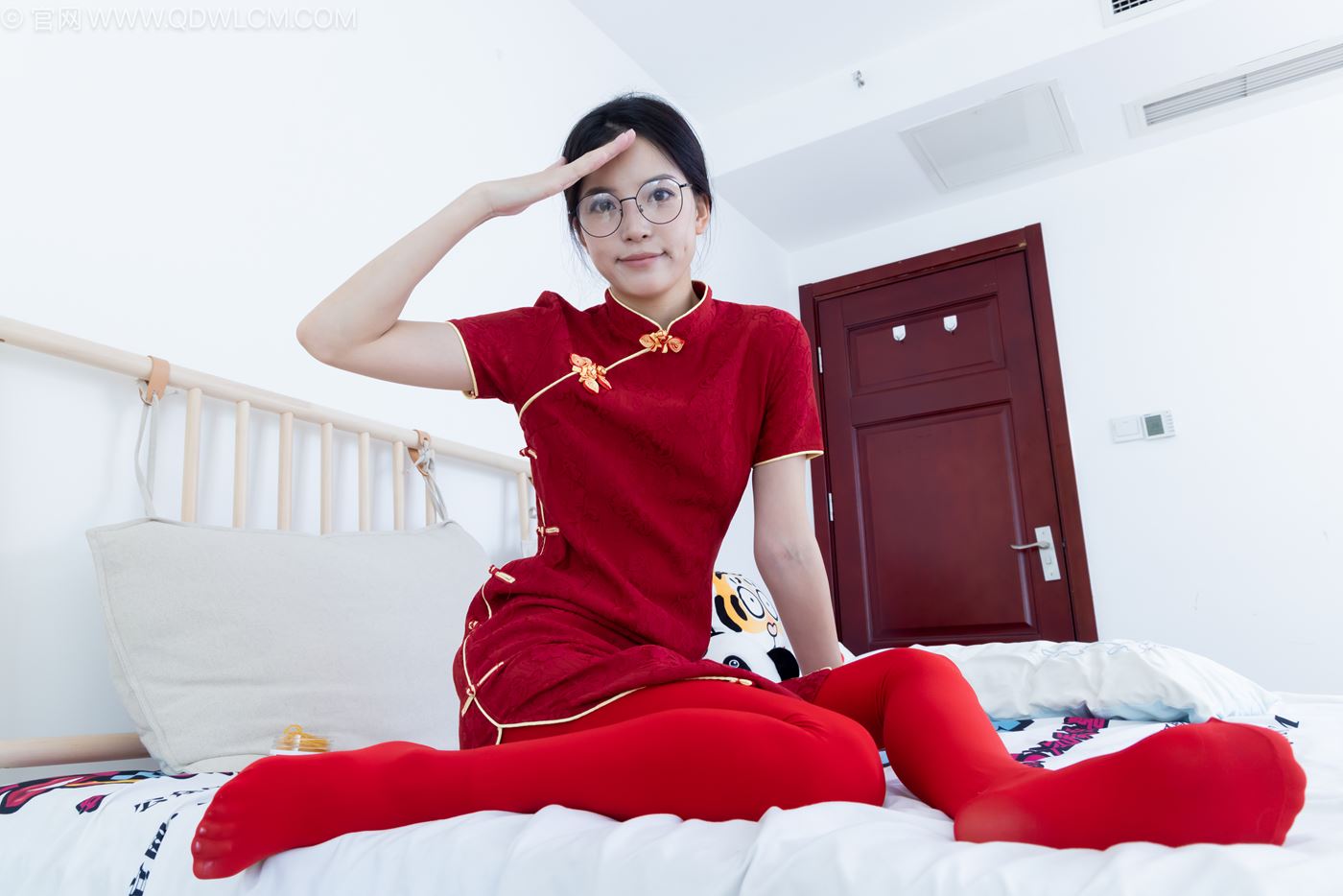 图片[48]-物恋传媒 NO.2236 茯苓-红色低跟鞋、厚款红色丝、皮筋绑脚老头乐挠脚剧情[96P] – 速更版-美库