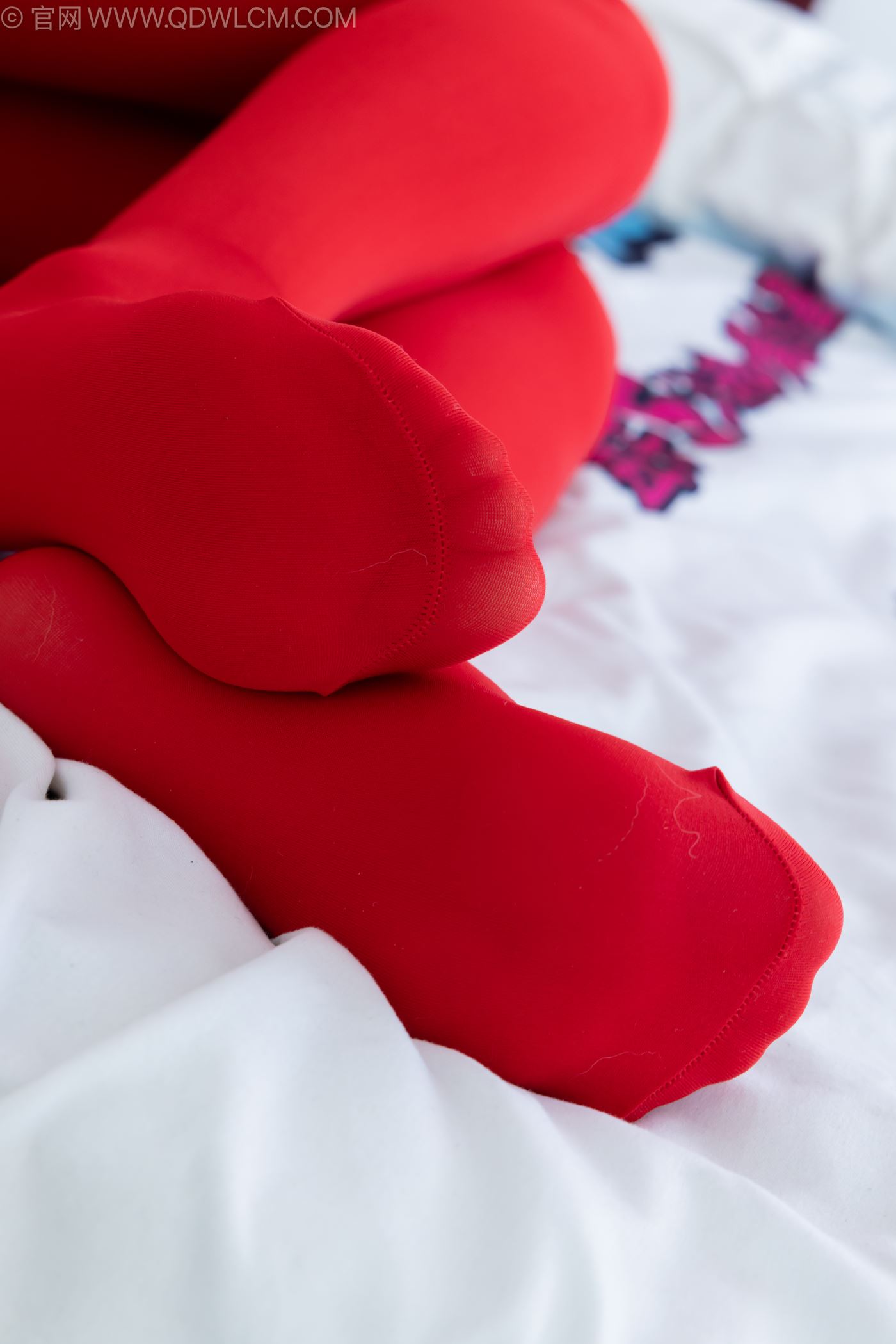 图片[53]-物恋传媒 NO.2236 茯苓-红色低跟鞋、厚款红色丝、皮筋绑脚老头乐挠脚剧情[96P] – 速更版-美库