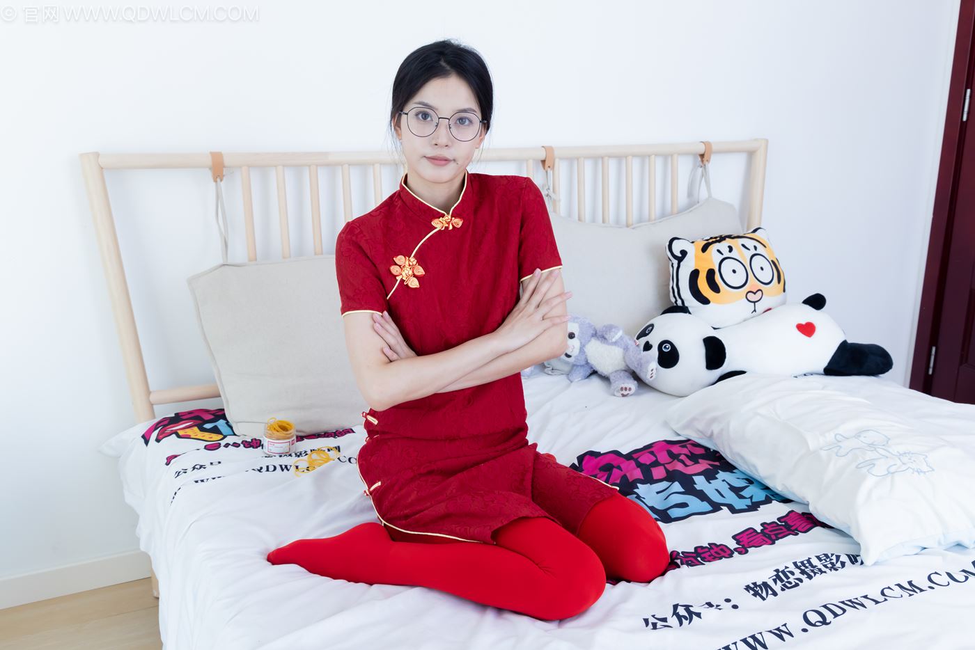 图片[56]-物恋传媒 NO.2236 茯苓-红色低跟鞋、厚款红色丝、皮筋绑脚老头乐挠脚剧情[96P] – 速更版-美库