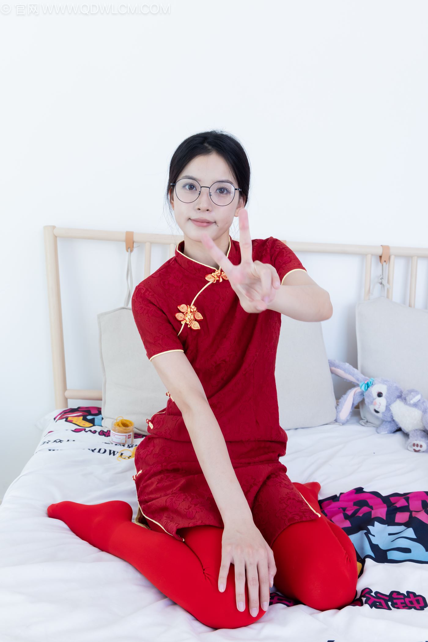 图片[57]-物恋传媒 NO.2236 茯苓-红色低跟鞋、厚款红色丝、皮筋绑脚老头乐挠脚剧情[96P] – 速更版-美库